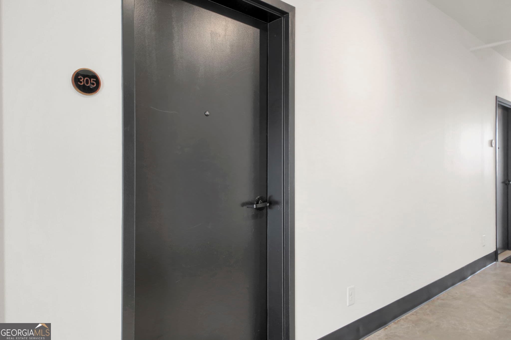 1 bedroom, 1 bathroom, 587 sq ft condominium for sale at 1805 Harvard Avenue 305, College Park, GA 30337 — photo 2