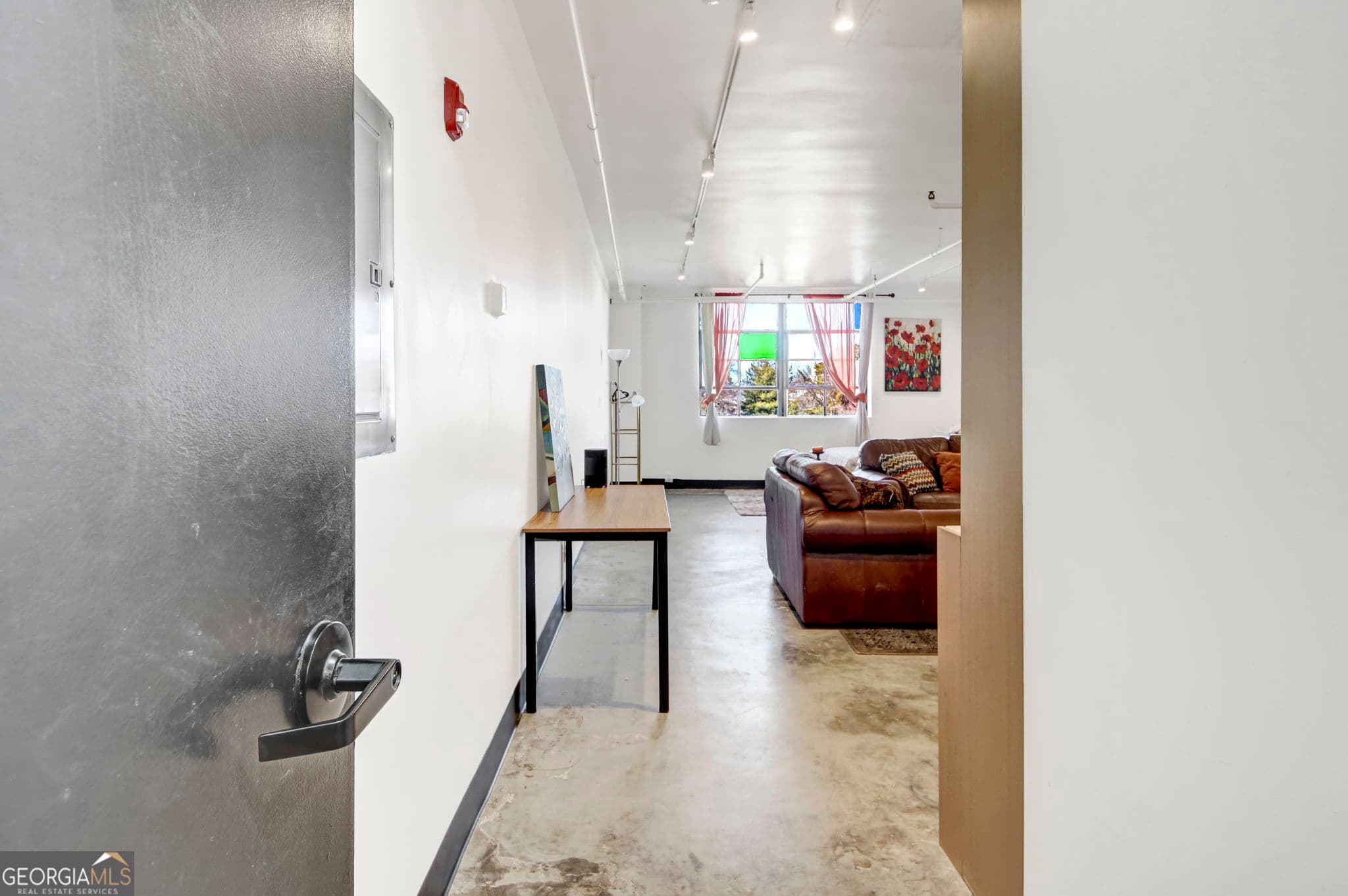 1 bedroom, 1 bathroom, 587 sq ft condominium for sale at 1805 Harvard Avenue 305, College Park, GA 30337 — photo 3