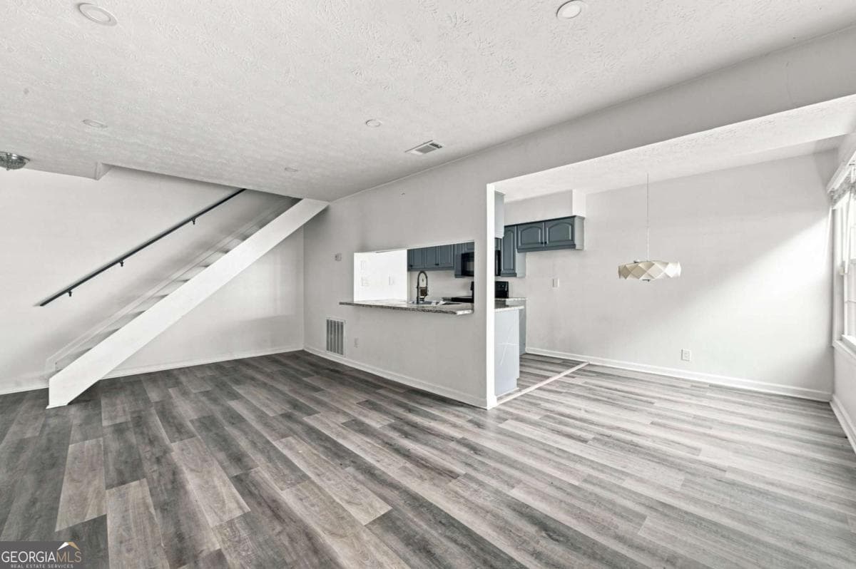 2 bedroom, 1 bathroom, 882 sq ft condominium for sale at 1392 Old Coach Road, Marietta, GA 30008 — photo 7