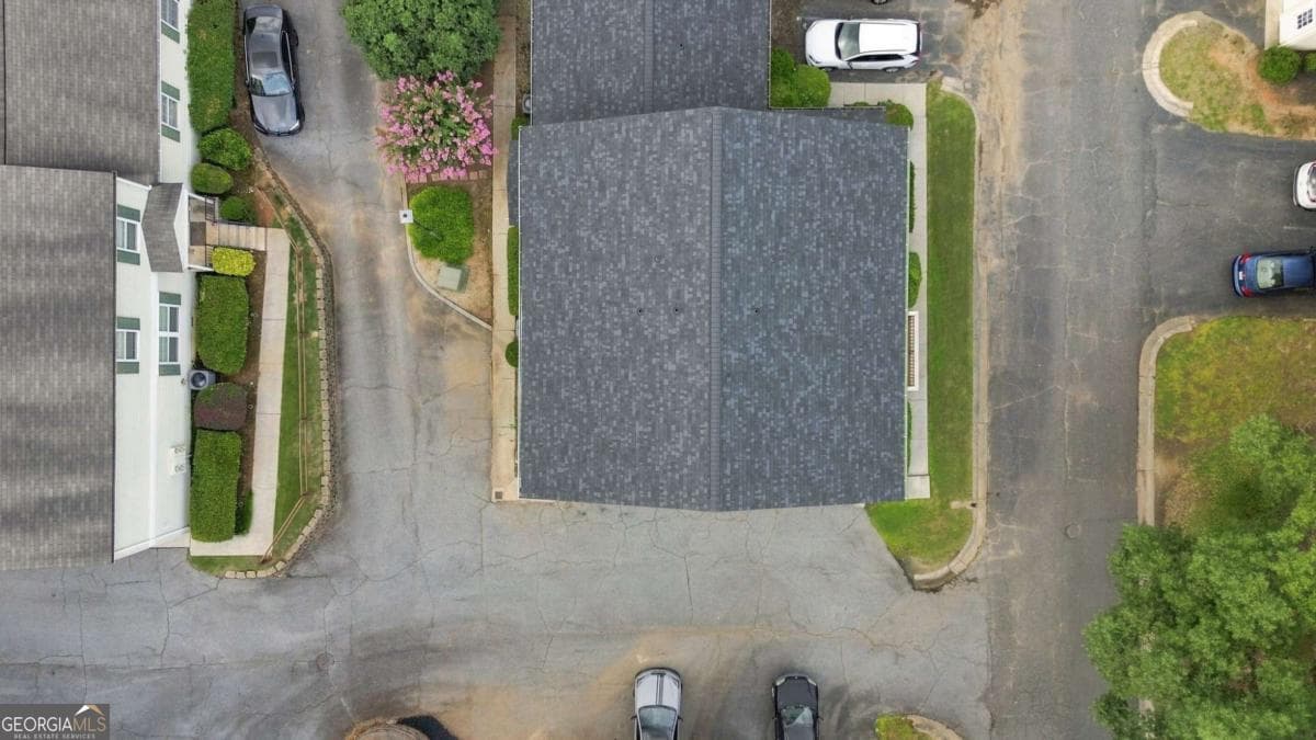 2 bedroom, 1 bathroom, 882 sq ft condominium for sale at 1392 Old Coach Road, Marietta, GA 30008 — photo 3