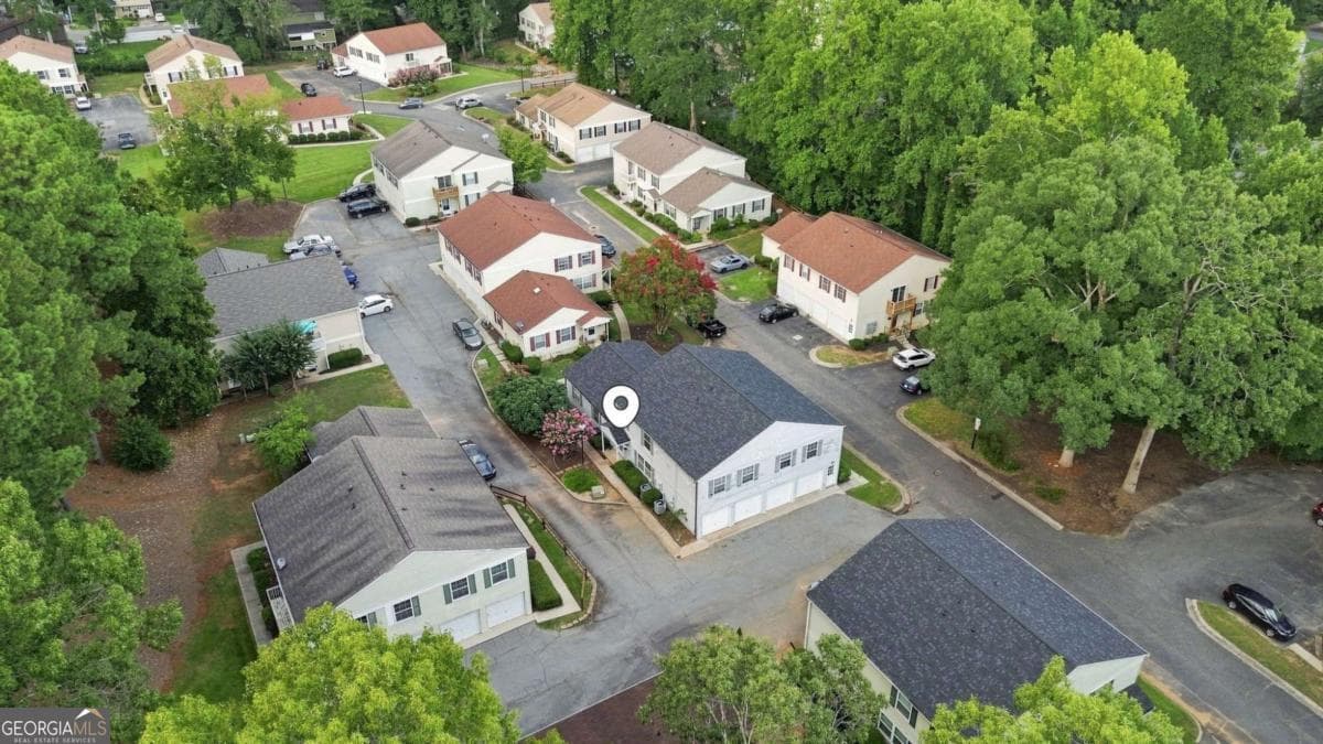 2 bedroom, 1 bathroom, 882 sq ft condominium for sale at 1392 Old Coach Road, Marietta, GA 30008