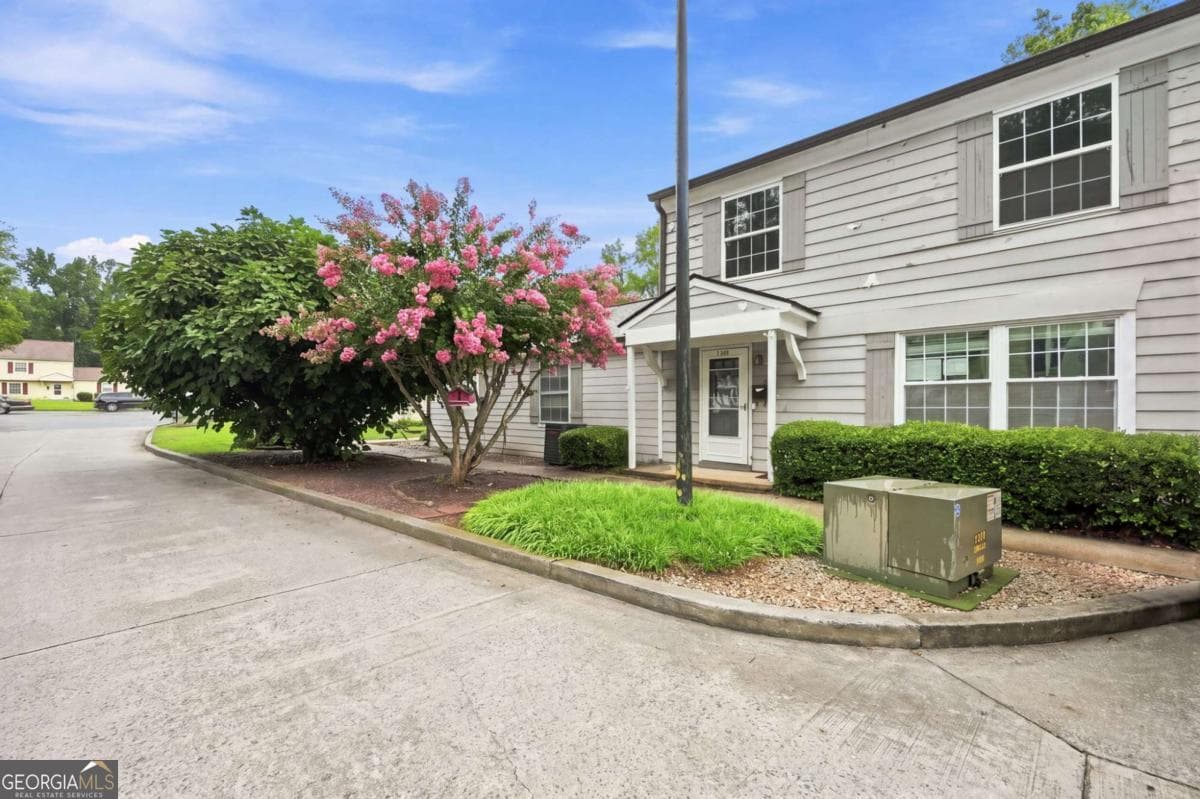 2 bedroom, 1 bathroom, 882 sq ft condominium for sale at 1392 Old Coach Road, Marietta, GA 30008 — photo 5