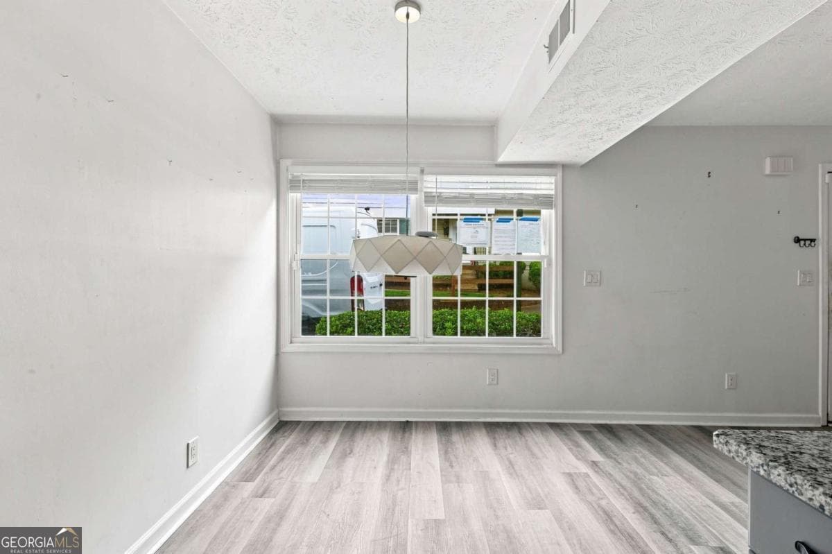 2 bedroom, 1 bathroom, 882 sq ft condominium for sale at 1392 Old Coach Road, Marietta, GA 30008 — photo 9