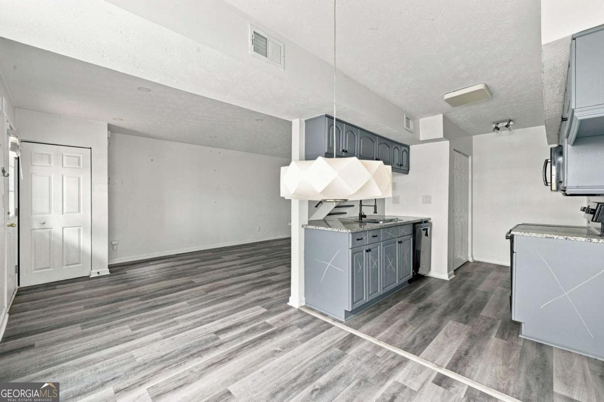 2 bedroom, 1 bathroom, 882 sq ft condominium for sale at 1392 Old Coach Road, Marietta, GA 30008 — photo 10