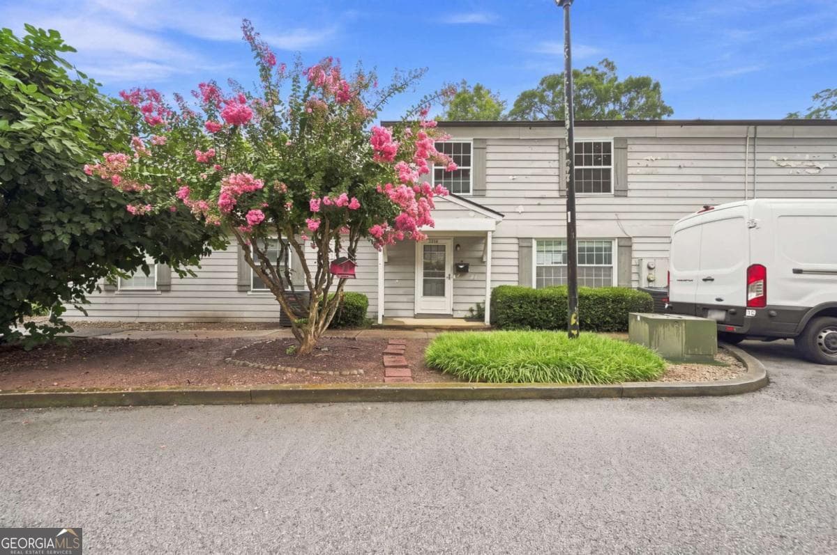2 bedroom, 1 bathroom, 882 sq ft condominium for sale at 1392 Old Coach Road, Marietta, GA 30008 — photo 4