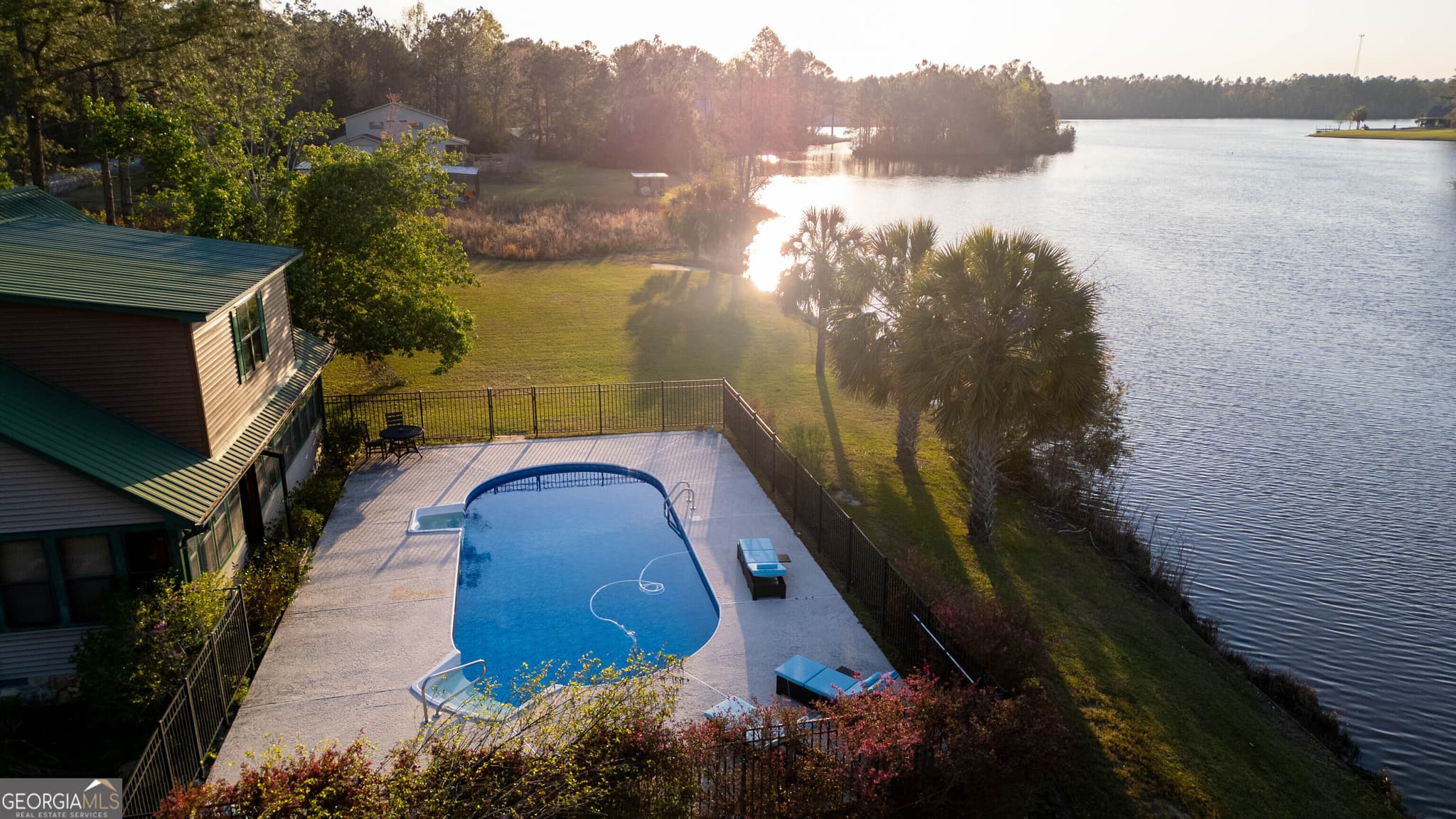 3 bedroom, 2.5 bathroom, 2,114 sq ft single family residence sold at 229 Owl Head Trail, Hazlehurst, GA 31539