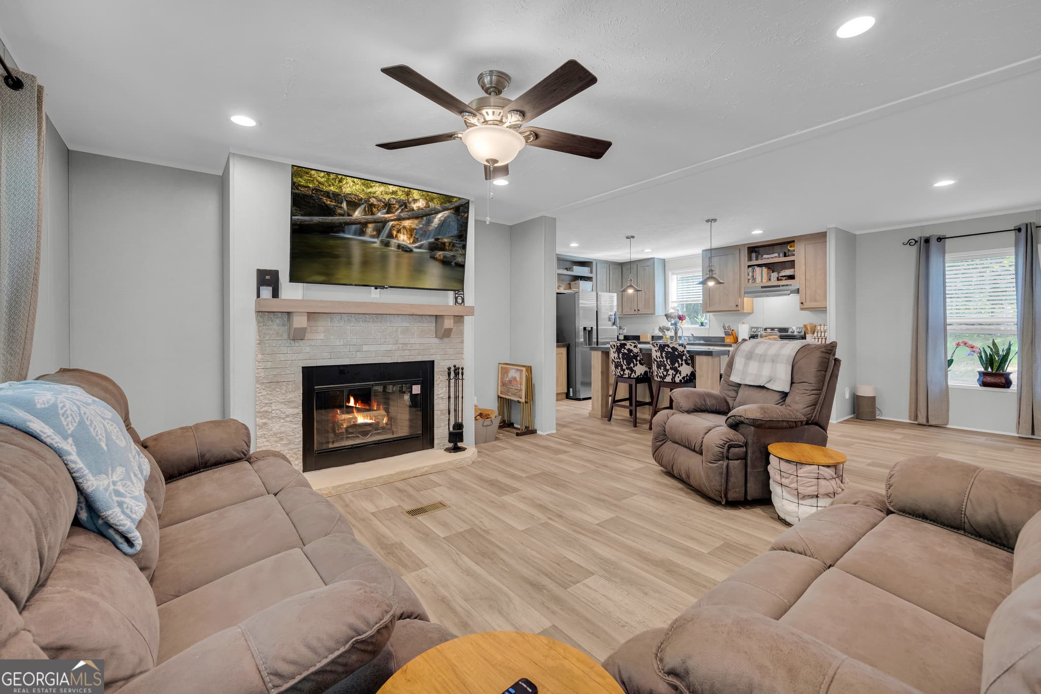 3 bedroom, 2 bathroom, 1,344 sq ft single family residence for sale at 220 Trout Drive, Lavonia, GA 30553 — photo 2