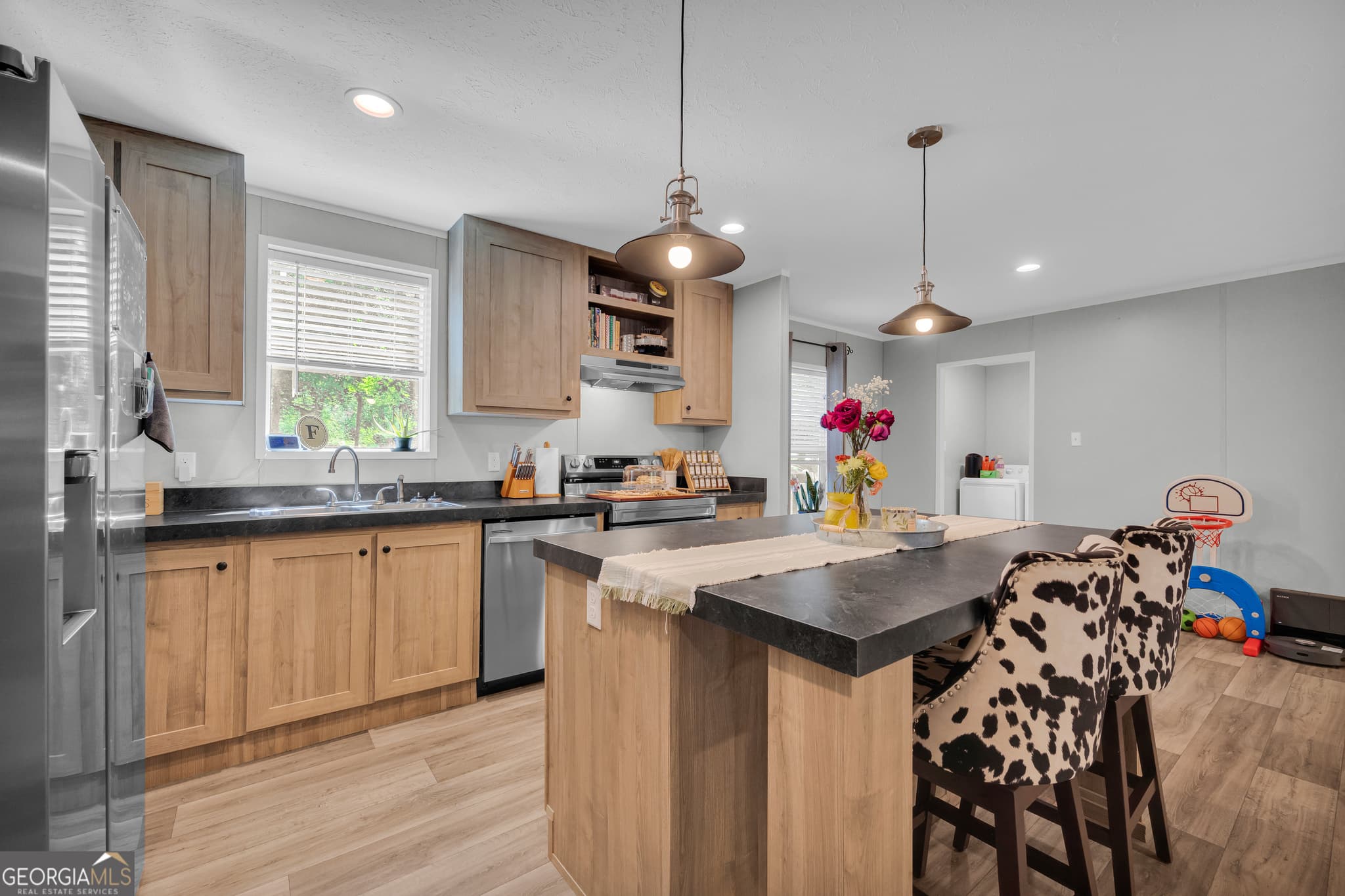 3 bedroom, 2 bathroom, 1,344 sq ft single family residence for sale at 220 Trout Drive, Lavonia, GA 30553 — photo 3