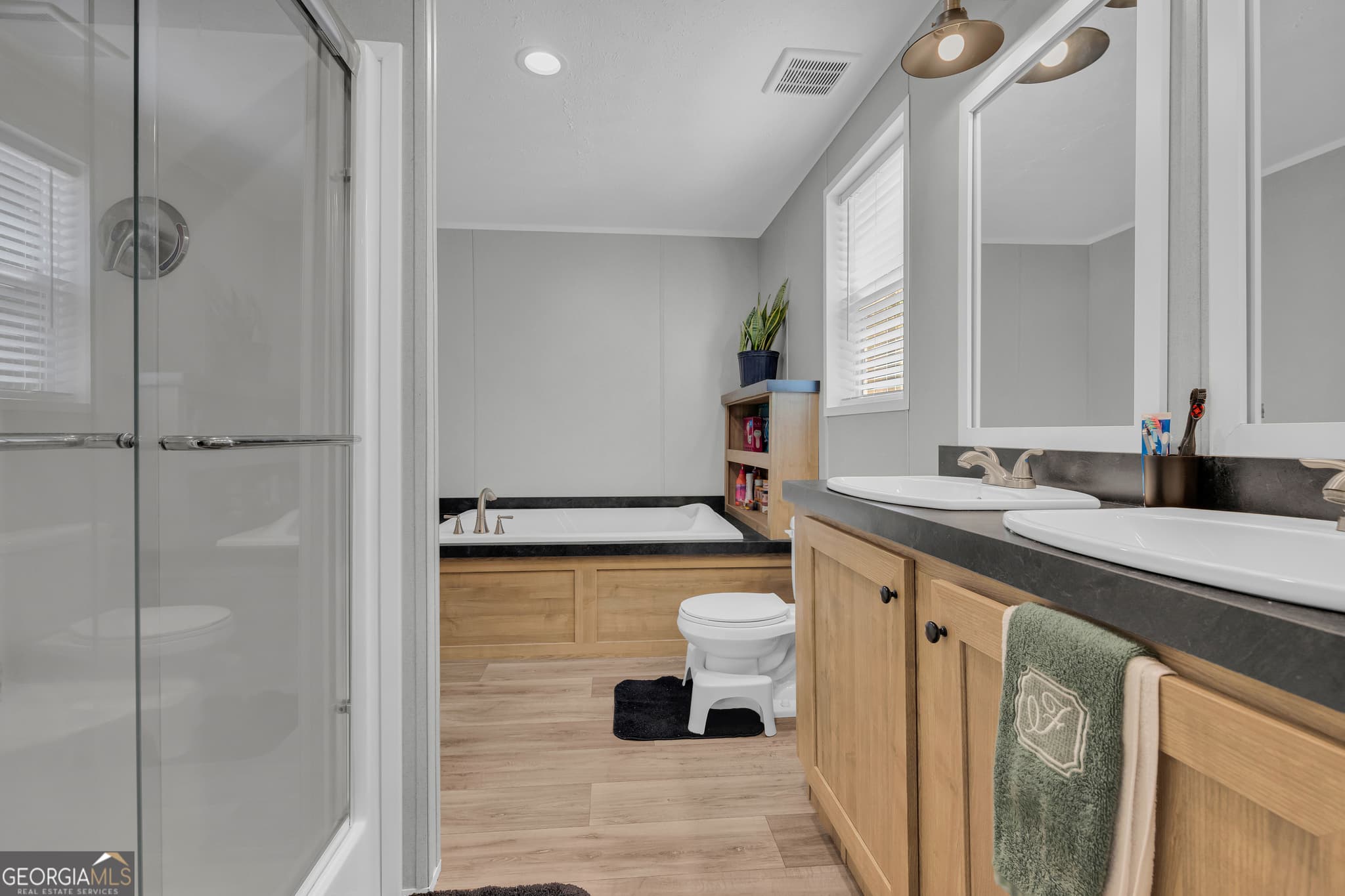 3 bedroom, 2 bathroom, 1,344 sq ft single family residence for sale at 220 Trout Drive, Lavonia, GA 30553 — photo 5