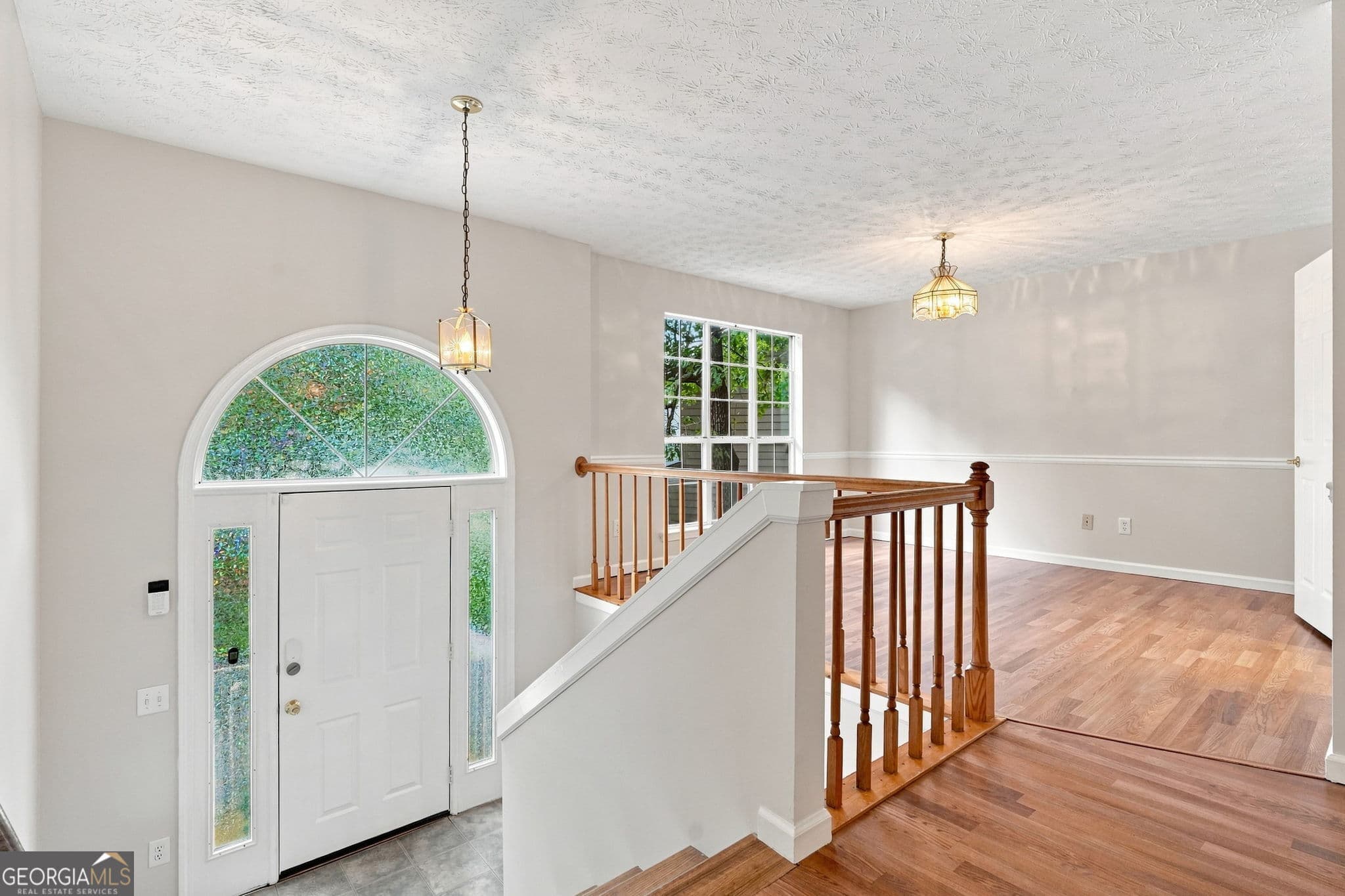 4 bedroom, 3 bathroom, 2,165 sq ft single family residence for sale at 6715 Dogwood Point Lane, Tucker, GA 30084 — photo 4