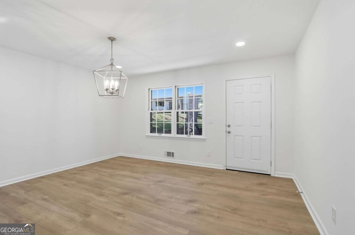 4 bedroom, 3 bathroom, 2,025 sq ft single family residence for sale at 31 Huntwood Drive, Smyrna, GA 30082 — photo 7