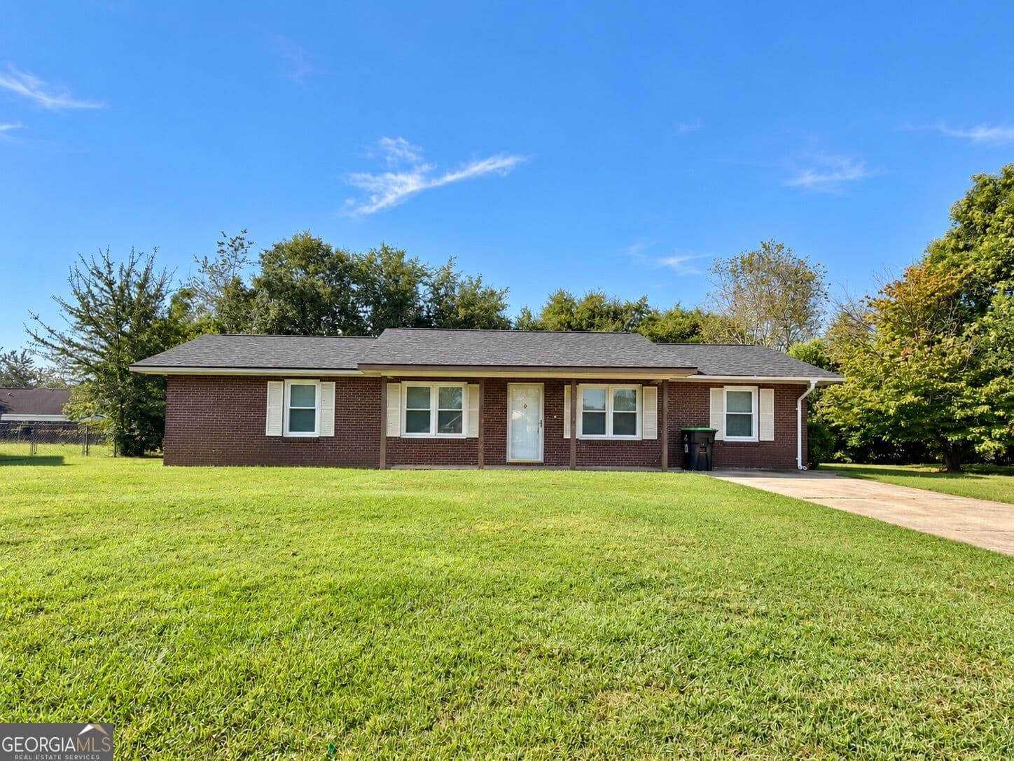 3 bedroom, 2 bathroom, 1,425 sq ft single family residence for sale at 108 Lancelot Court, Warner Robins, GA 31093
