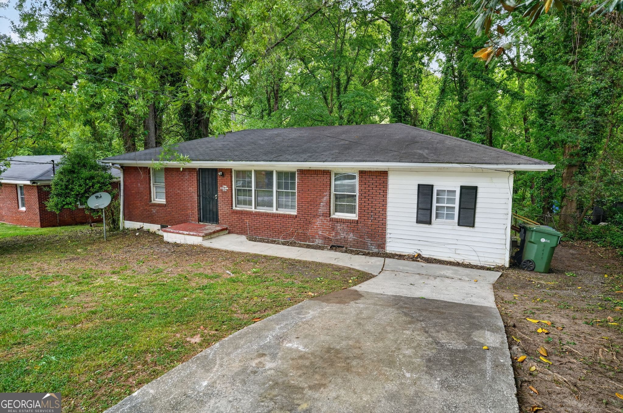 4 bedroom, 2 bathroom, 1,152 sq ft single family residence for sale at 2416 Meadow Park Drive, Atlanta, GA 30315 — photo 2