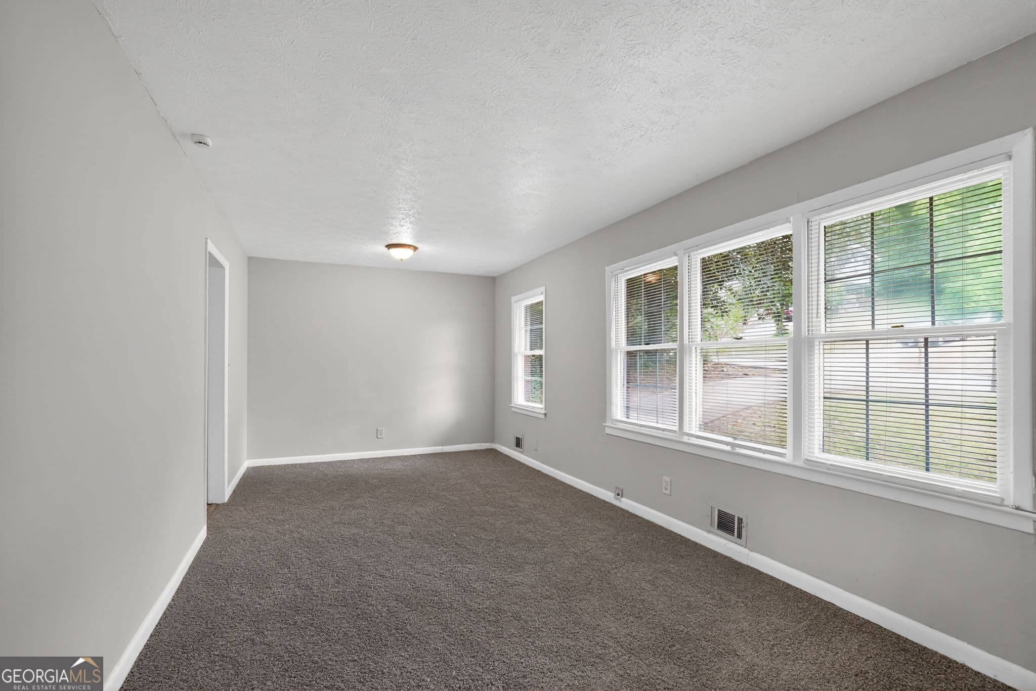 4 bedroom, 2 bathroom, 1,152 sq ft single family residence for sale at 2416 Meadow Park Drive, Atlanta, GA 30315 — photo 5