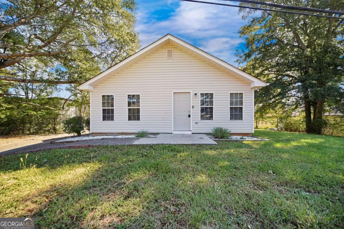 4 bedroom, 2 bathroom, 1,344 sq ft single family residence for sale at 1367 Railroad Avenue, Sugar Hill, GA 30518 — photo 2