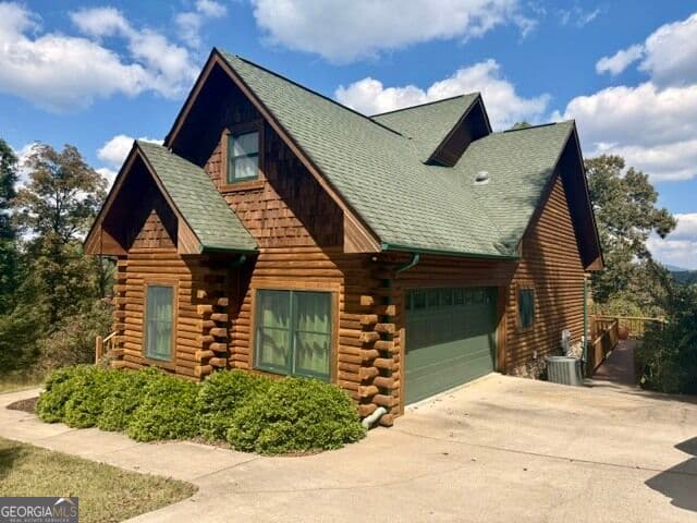 5 bedroom, 3 bathroom, 3,026 sq ft single family residence for sale at 121 Lola Drive, Blairsville, GA 30512 — photo 1 of 33