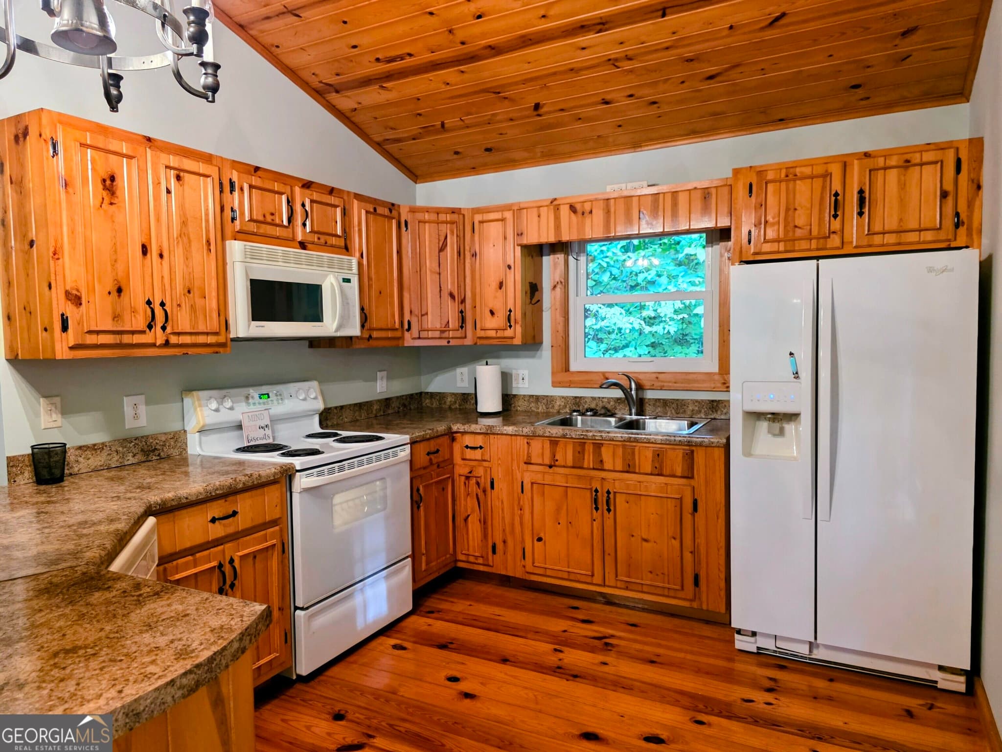 2 bedroom, 2 bathroom, 980 sq ft cabin,single family residence for sale at 1141 Old Forge Estates 10, Hiawassee, GA 30546 — photo 8