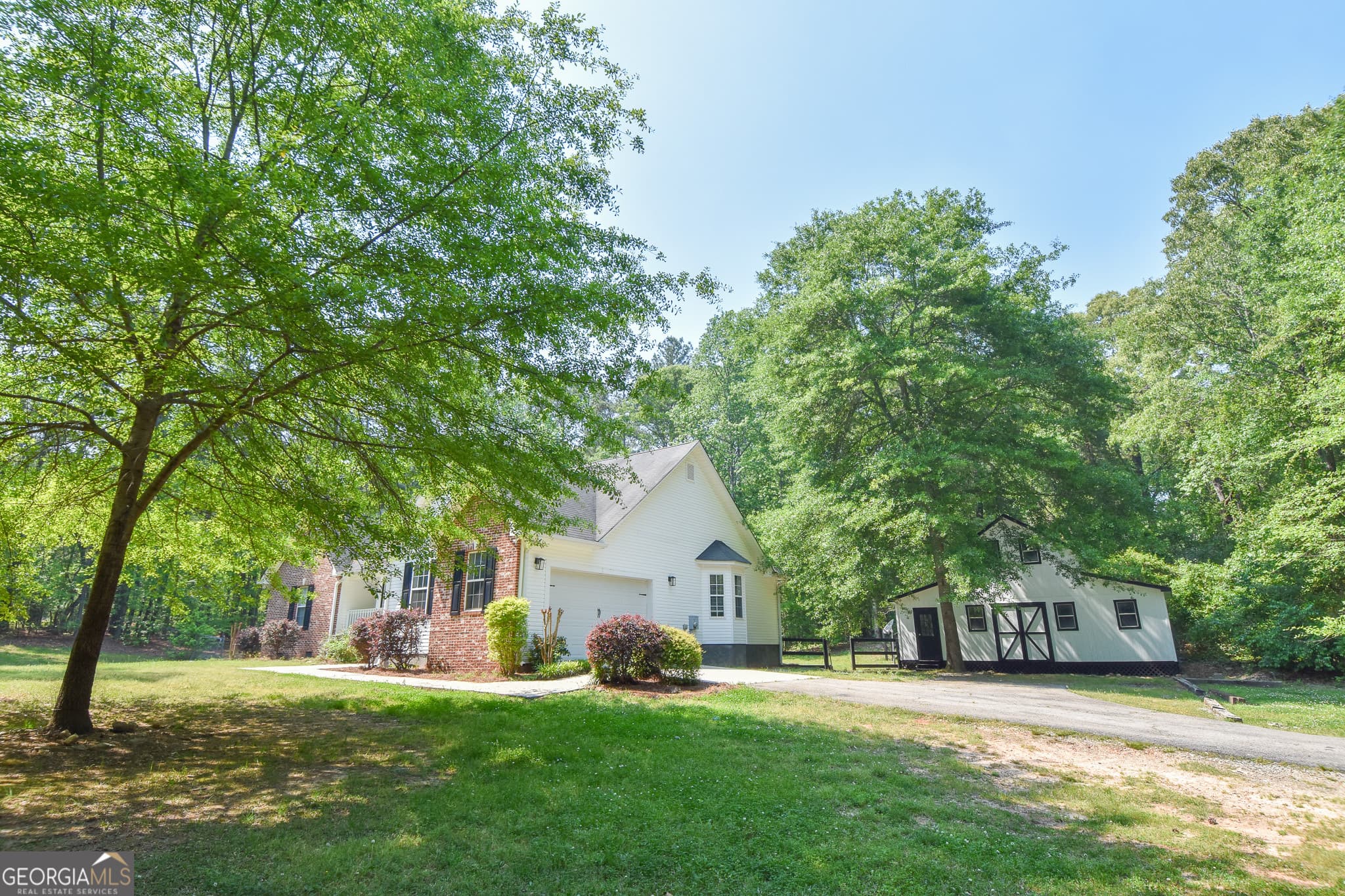 3 bedroom, 2 bathroom, 2,088 sq ft single family residence for sale at 475 Jenkinsburg Road, Griffin, GA 30223 — photo 1 of 86