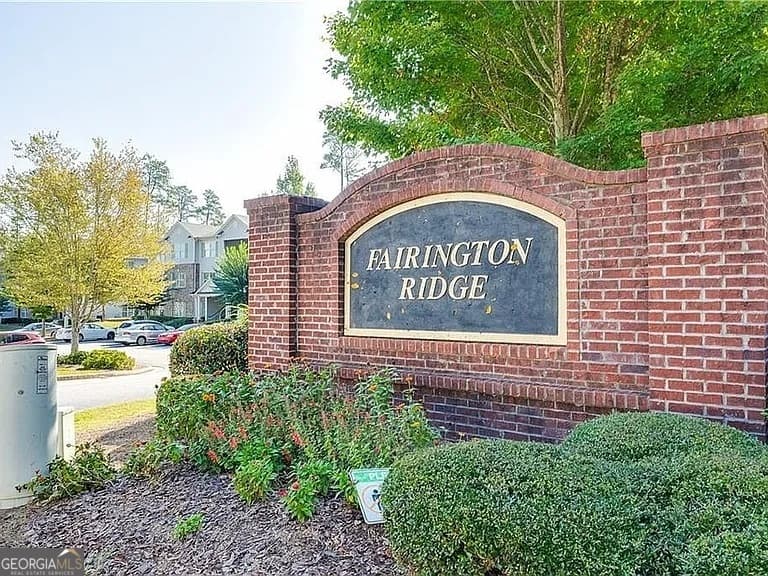 3 bedroom, 2 bathroom, 1,292 sq ft condominium for sale at 6202 Fairington Ridge Circle, Lithonia, GA 30038 — photo 2
