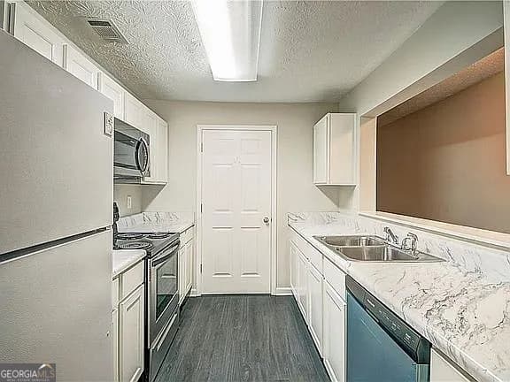 3 bedroom, 2 bathroom, 1,292 sq ft condominium for sale at 6202 Fairington Ridge Circle, Lithonia, GA 30038 — photo 6