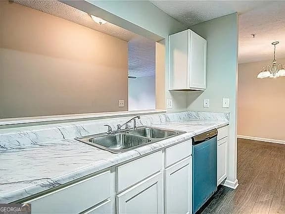 3 bedroom, 2 bathroom, 1,292 sq ft condominium for sale at 6202 Fairington Ridge Circle, Lithonia, GA 30038 — photo 7