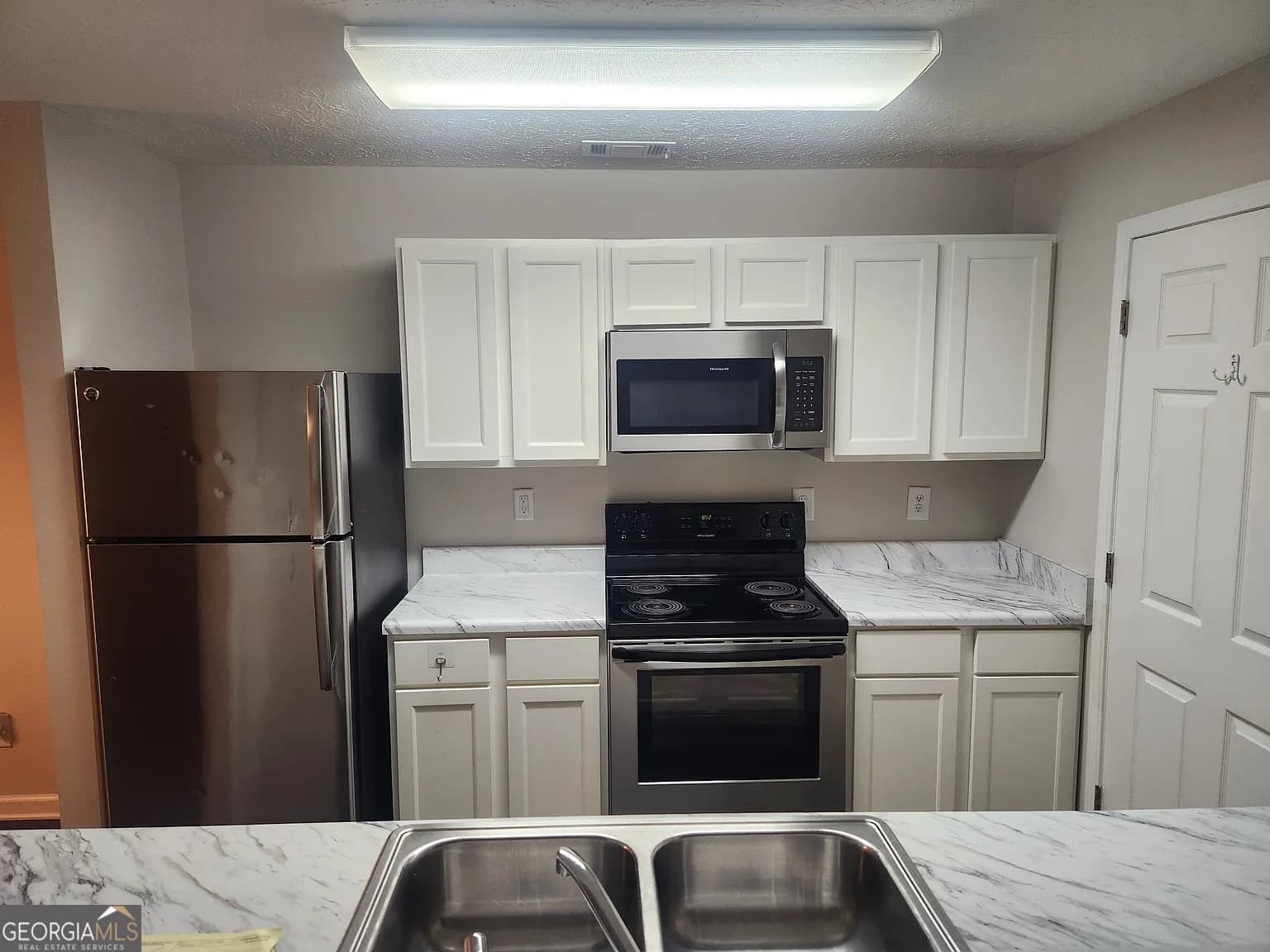 3 bedroom, 2 bathroom, 1,292 sq ft condominium for sale at 6202 Fairington Ridge Circle, Lithonia, GA 30038 — photo 9