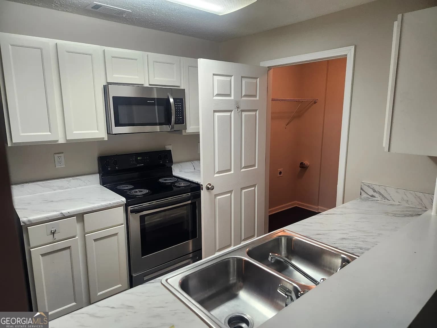 3 bedroom, 2 bathroom, 1,292 sq ft condominium for sale at 6202 Fairington Ridge Circle, Lithonia, GA 30038 — photo 8