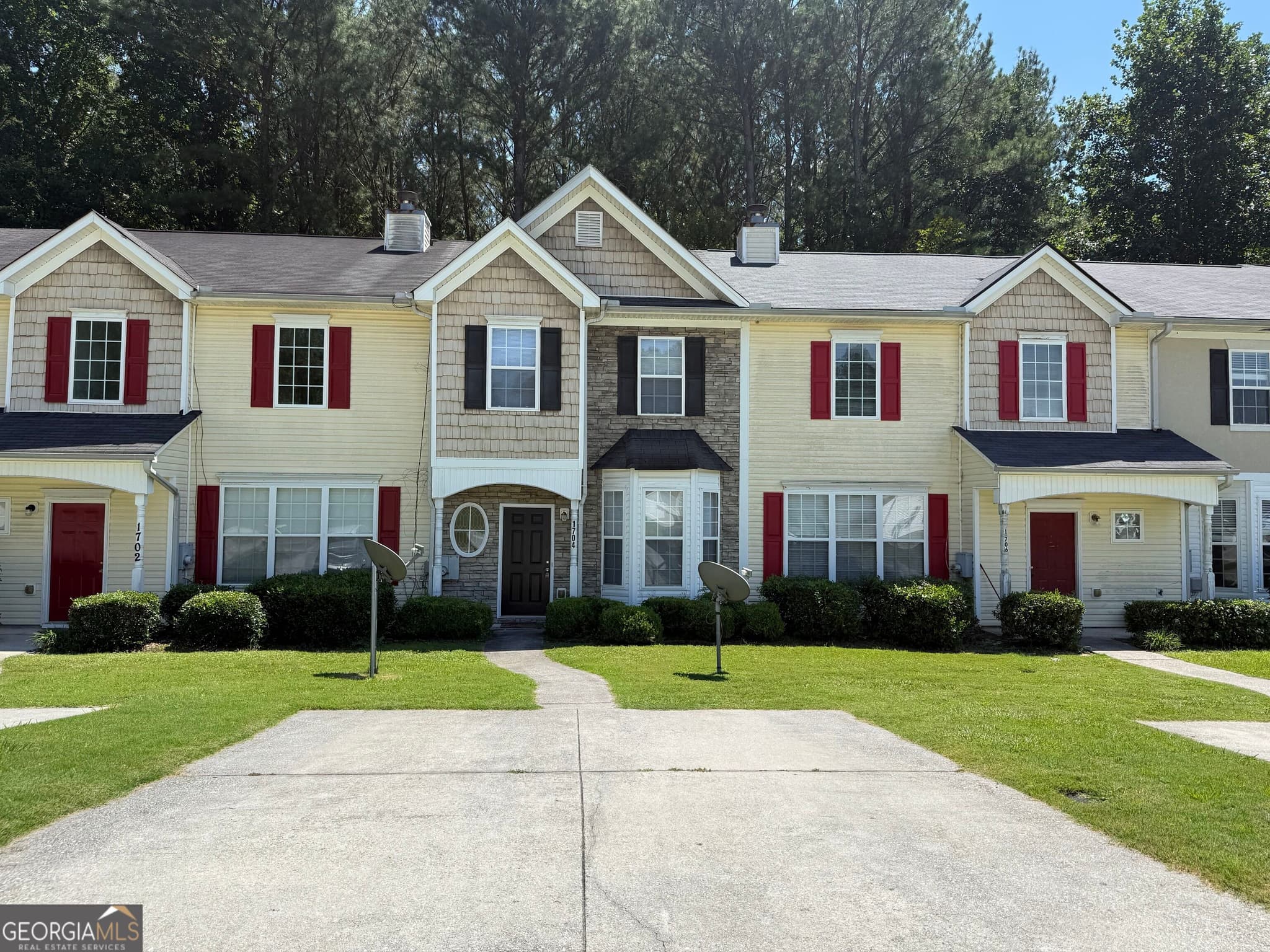 2 bedroom, 2 bathroom, 1,302 sq ft townhouse for rent at 1704 Camden Forrest Trail, Riverdale, GA 30296 for $1,575 a month — photo 1 of 24