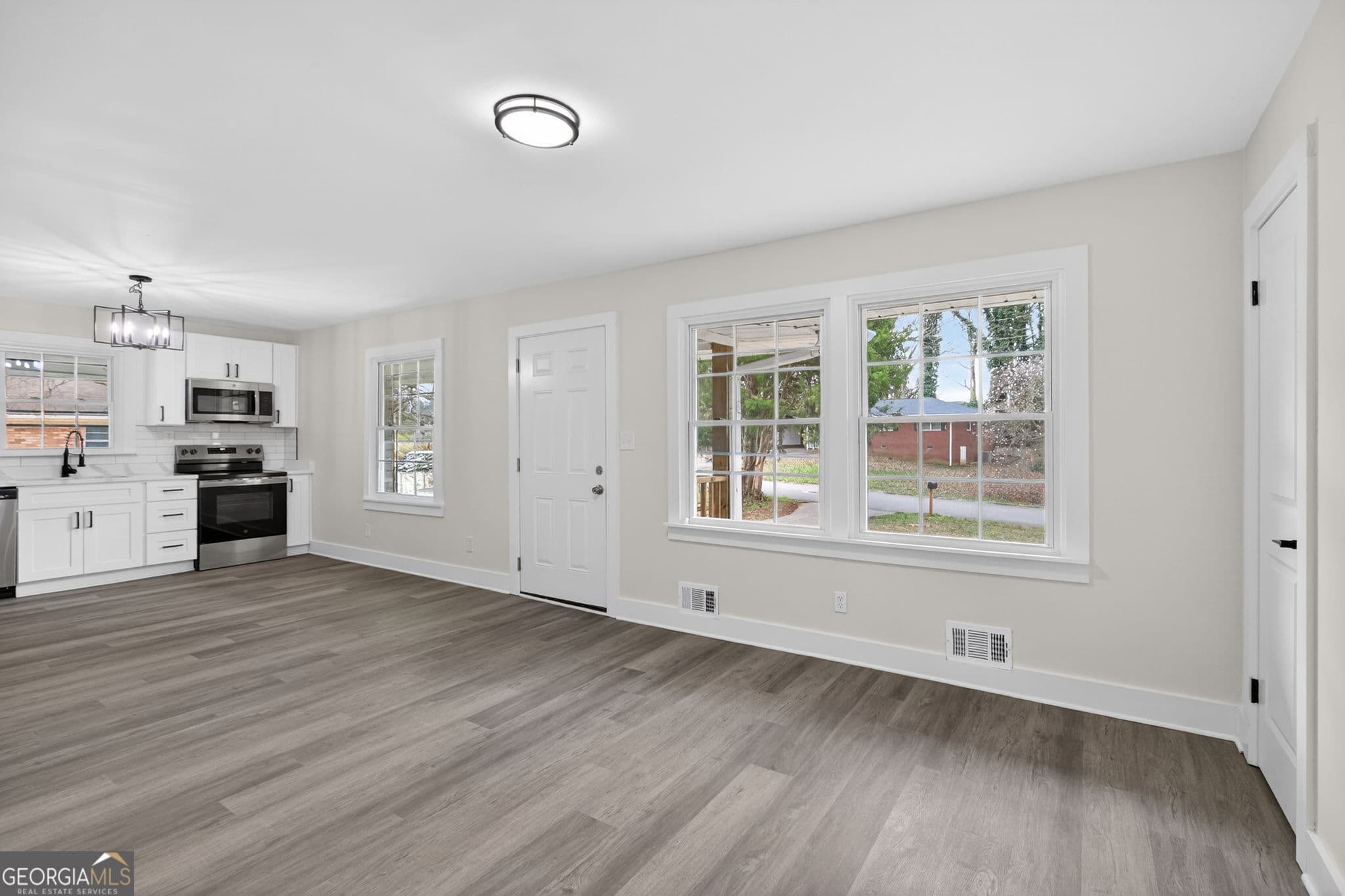 3 bedroom, 2 bathroom, 1,110 sq ft single family residence for sale at 926 Green Valley Road, Mableton, GA 30126 — photo 3