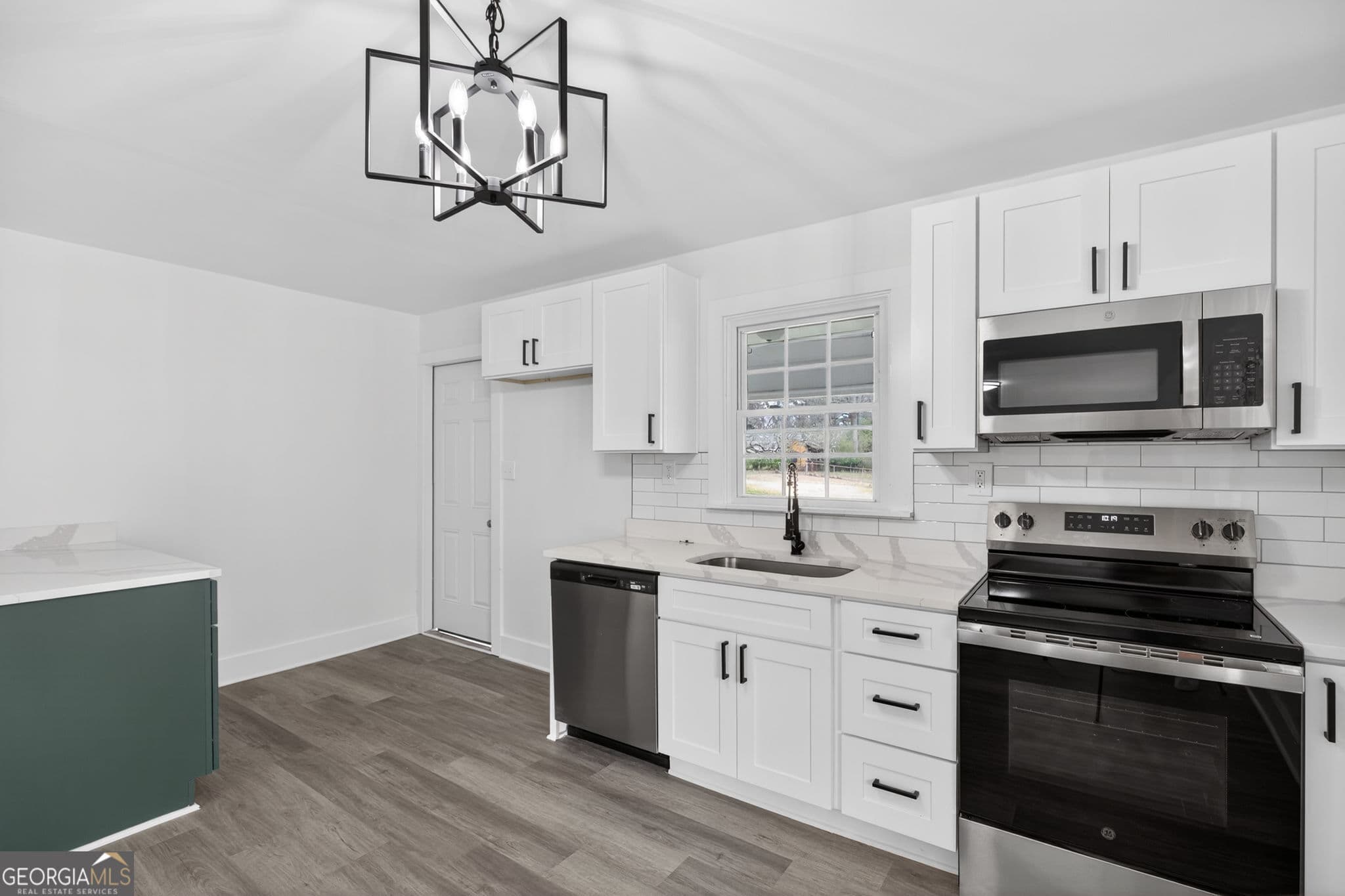 3 bedroom, 2 bathroom, 1,110 sq ft single family residence for sale at 926 Green Valley Road, Mableton, GA 30126 — photo 5