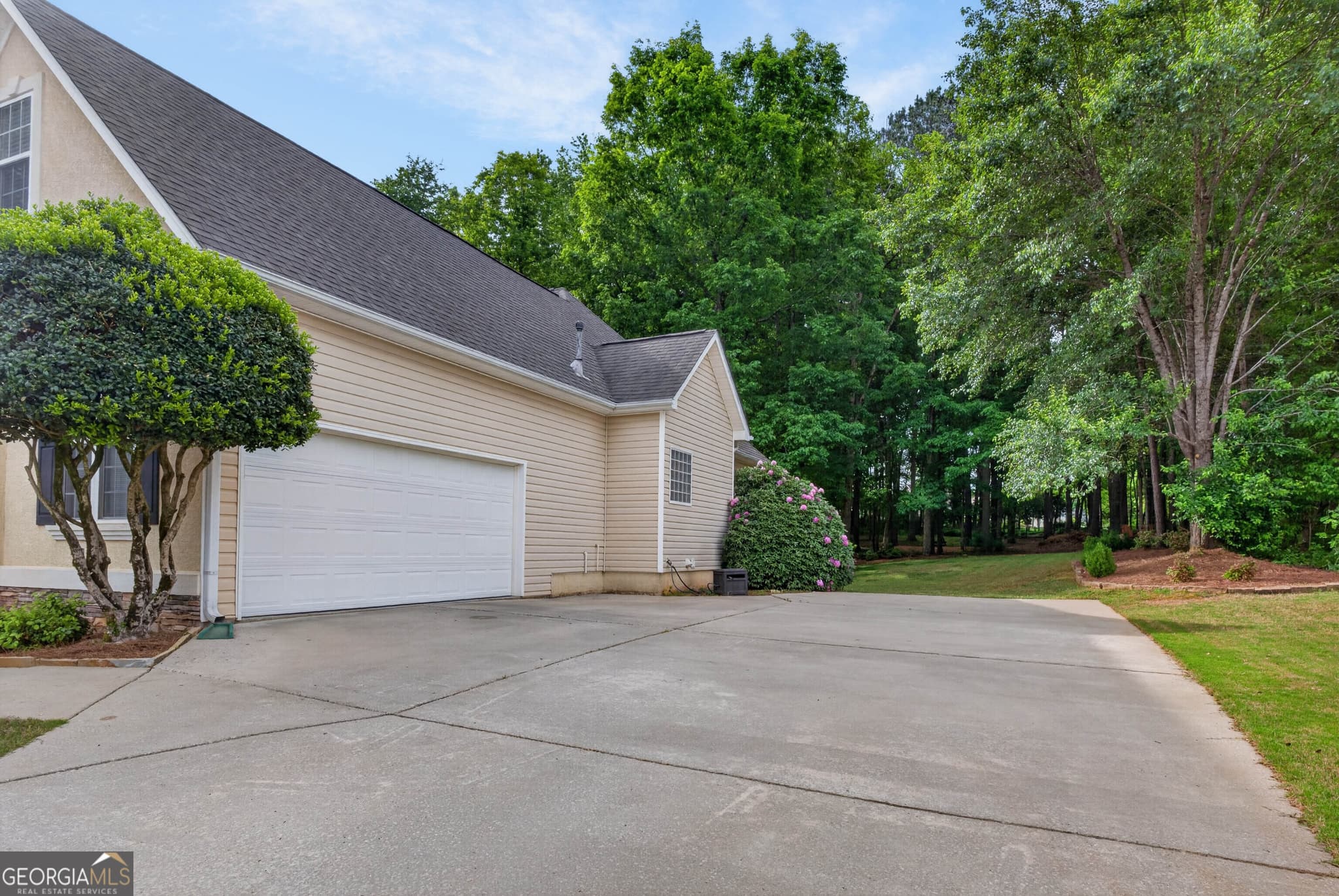 4 bedroom, 3 bathroom, 4,051 sq ft single family residence for sale at 245 Ryans Court, Sharpsburg, GA 30277 — photo 6