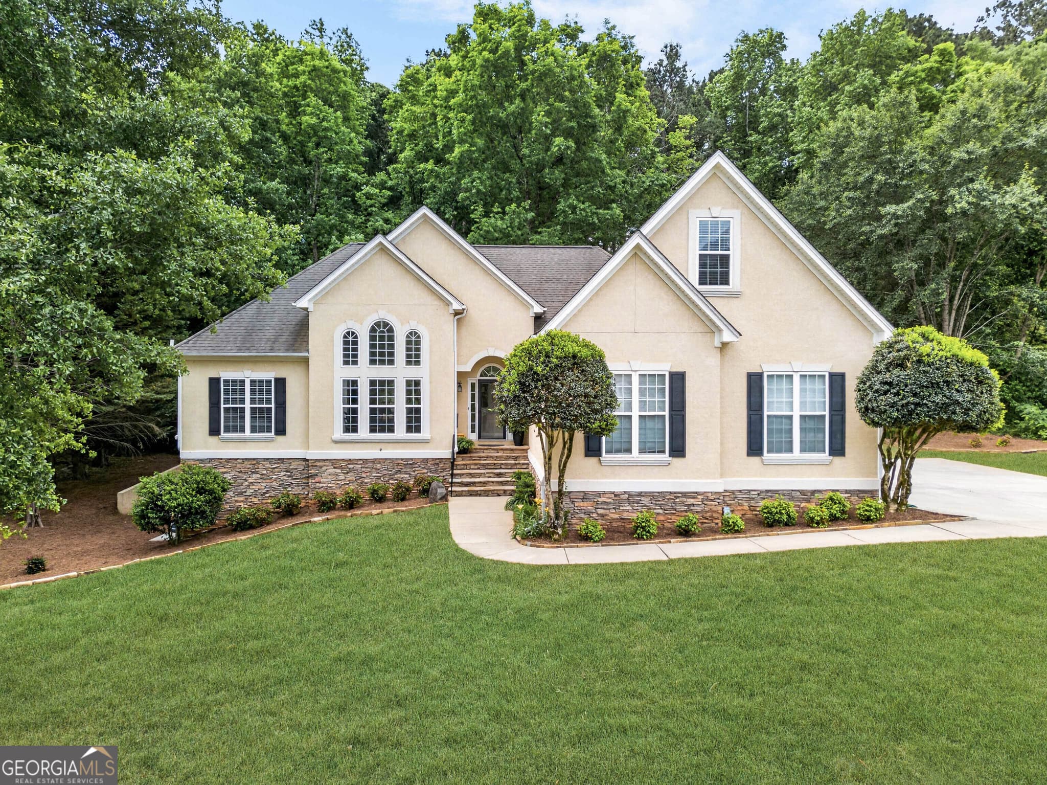 4 bedroom, 3 bathroom, 4,051 sq ft single family residence for sale at 245 Ryans Court, Sharpsburg, GA 30277 — photo 4