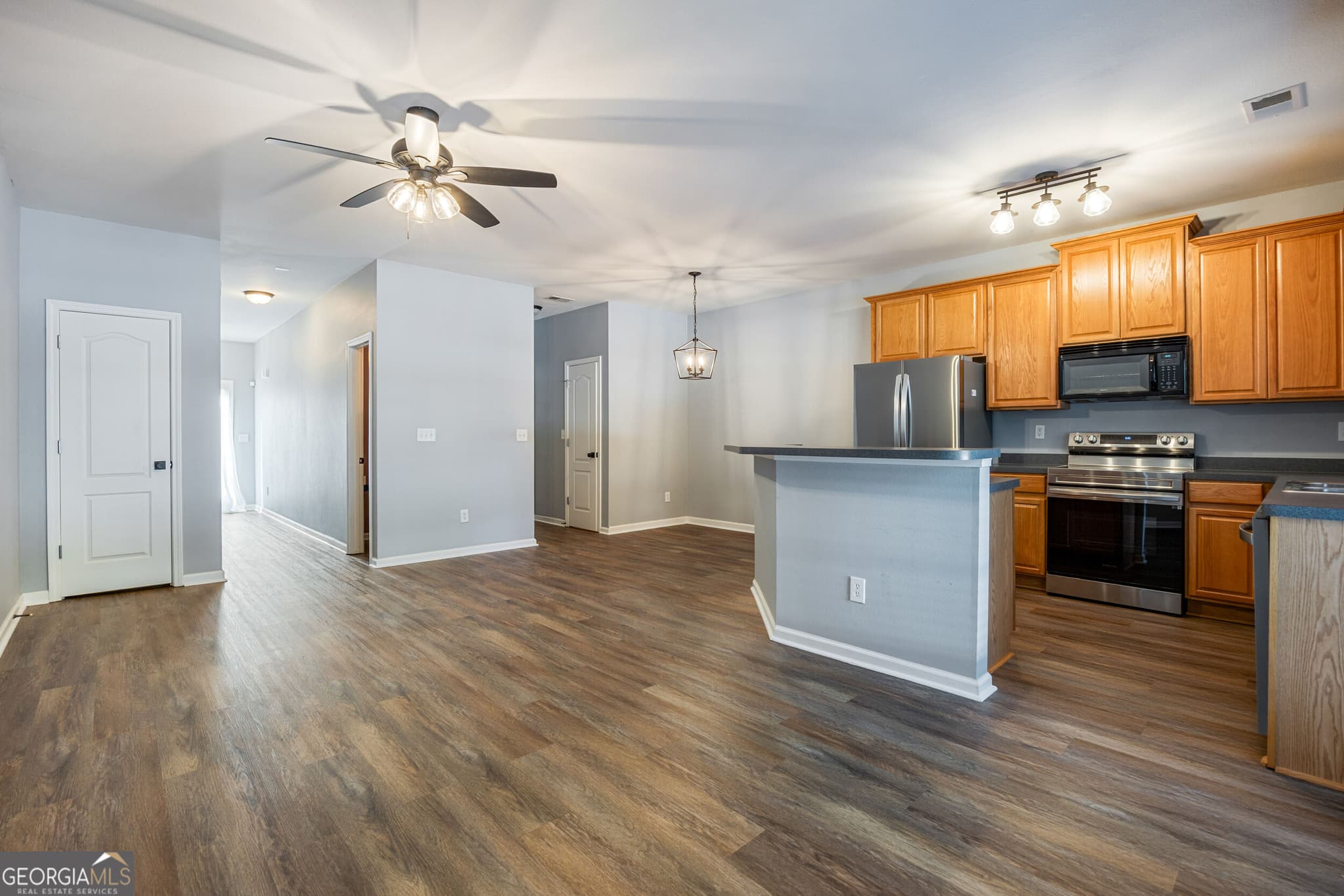 3 bedroom, 2.5 bathroom townhouse for sale at 6432 Mossy Oak Landing, Braselton, GA 30517 — photo 6