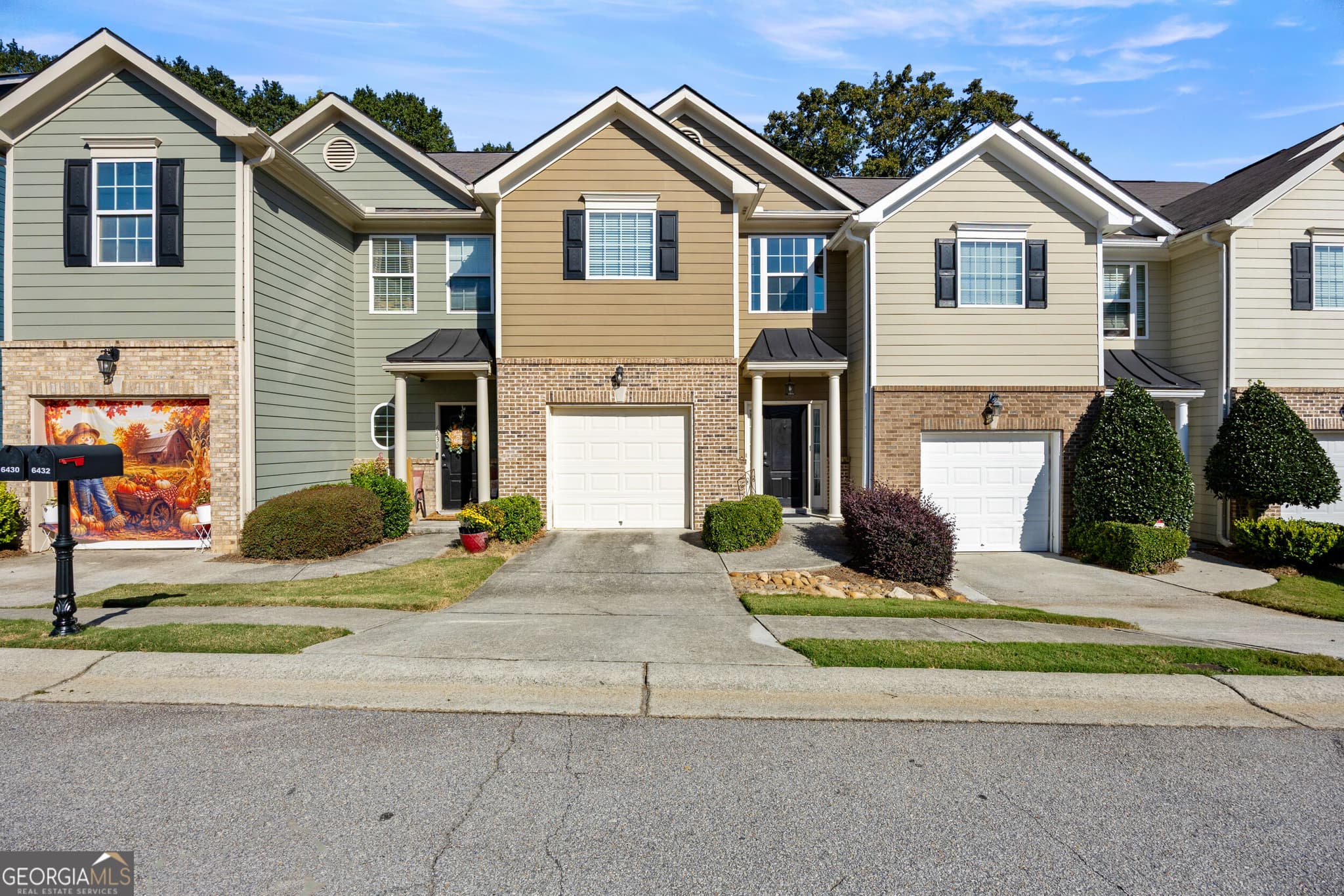 3 bedroom, 2.5 bathroom townhouse for sale at 6432 Mossy Oak Landing, Braselton, GA 30517 — photo 1 of 35