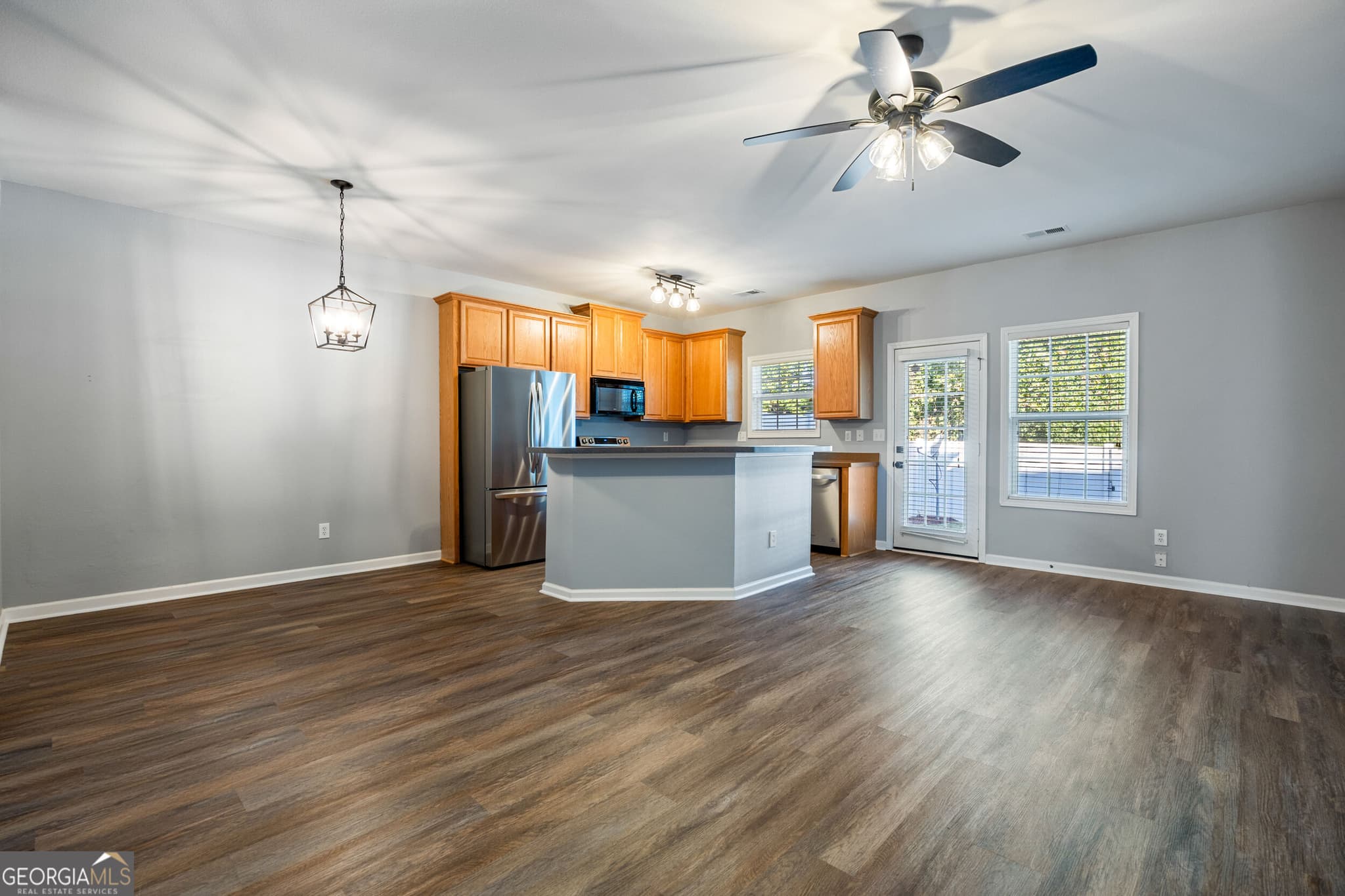 3 bedroom, 2.5 bathroom townhouse for sale at 6432 Mossy Oak Landing, Braselton, GA 30517 — photo 5