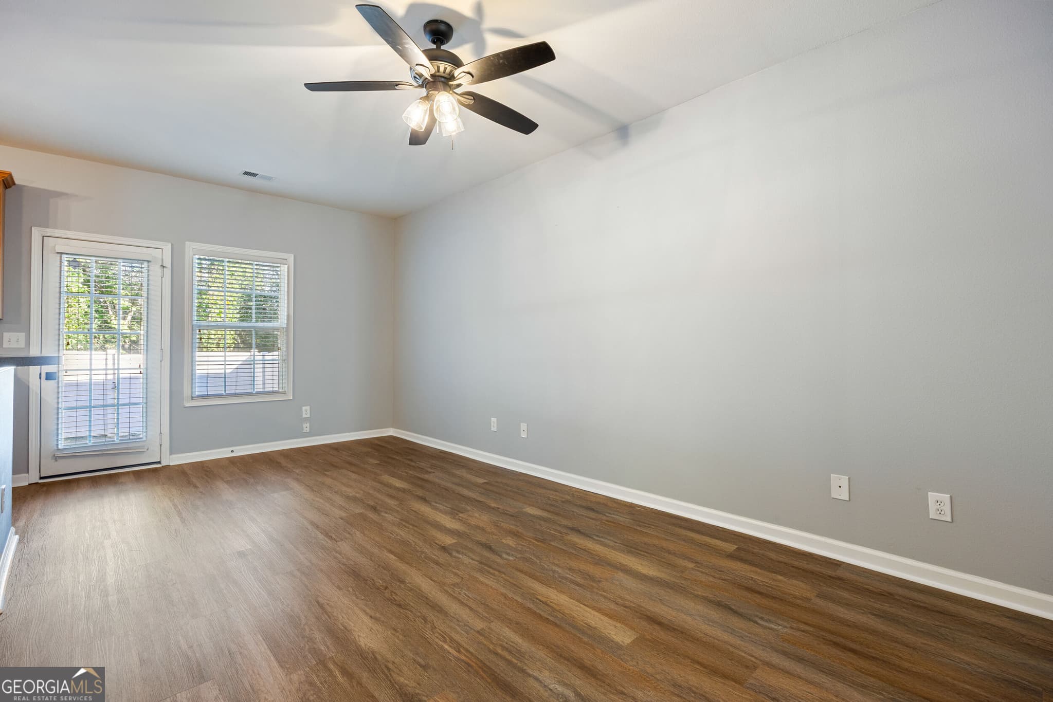 3 bedroom, 2.5 bathroom townhouse for sale at 6432 Mossy Oak Landing, Braselton, GA 30517 — photo 9