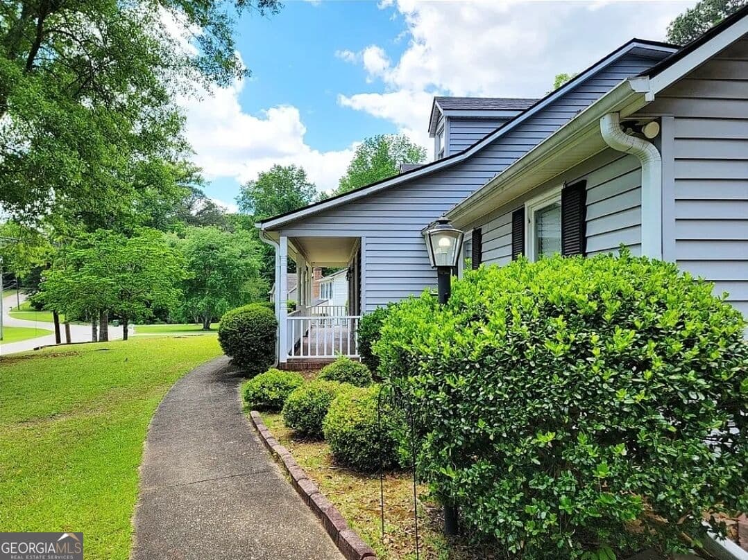 4 bedroom, 3 bathroom, 3,224 sq ft single family residence for sale at 1804 1st Street, Lanett, AL 36863 — photo 3