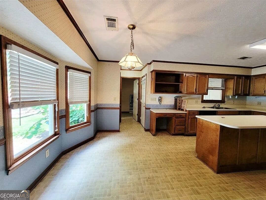 4 bedroom, 3 bathroom, 3,224 sq ft single family residence for sale at 1804 1st Street, Lanett, AL 36863 — photo 5