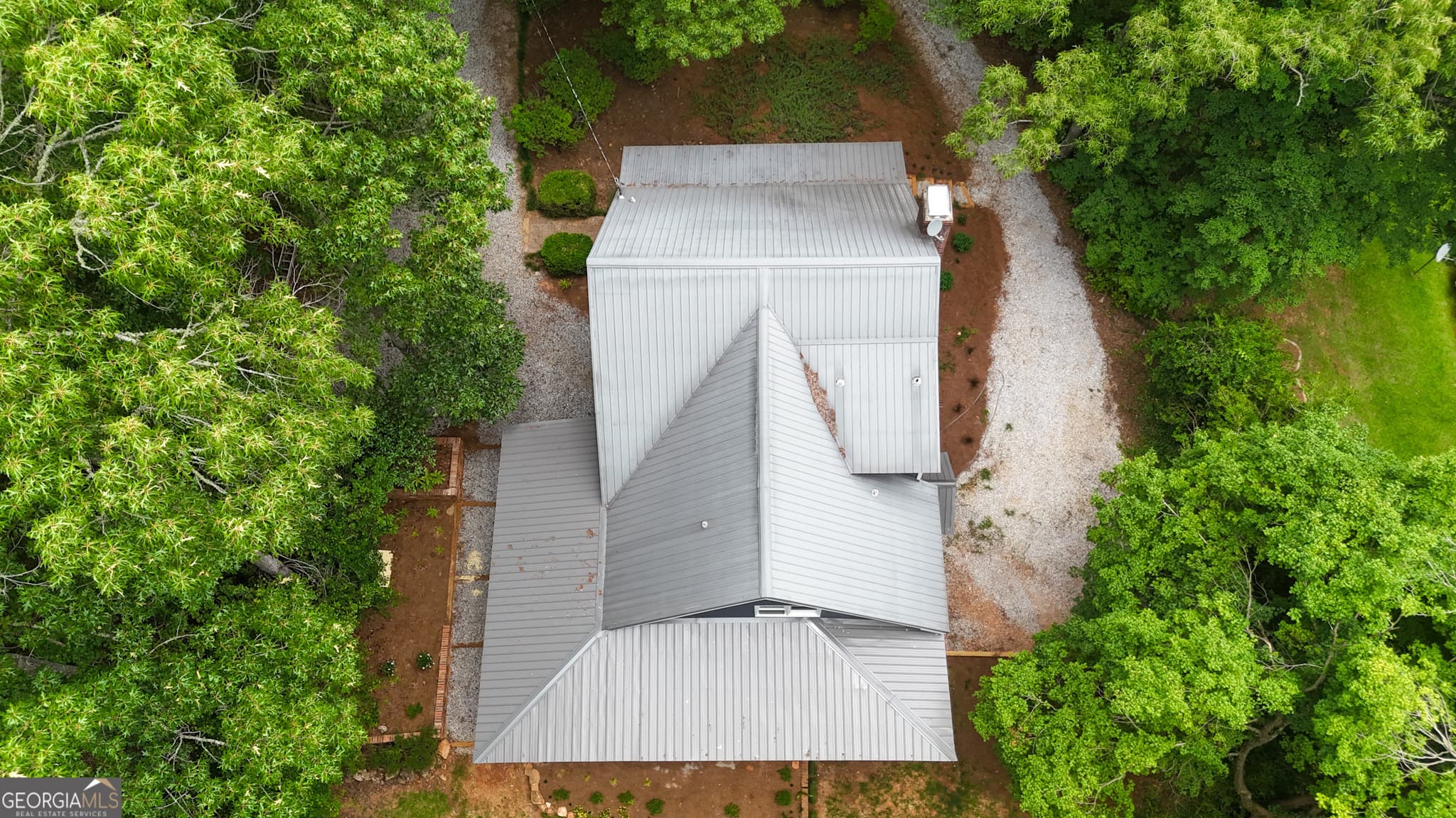 4 bedroom, 4.5 bathroom, 3,216 sq ft single family residence for sale at 165 Riverbend Drive, Lagrange, GA 30240 — photo 4