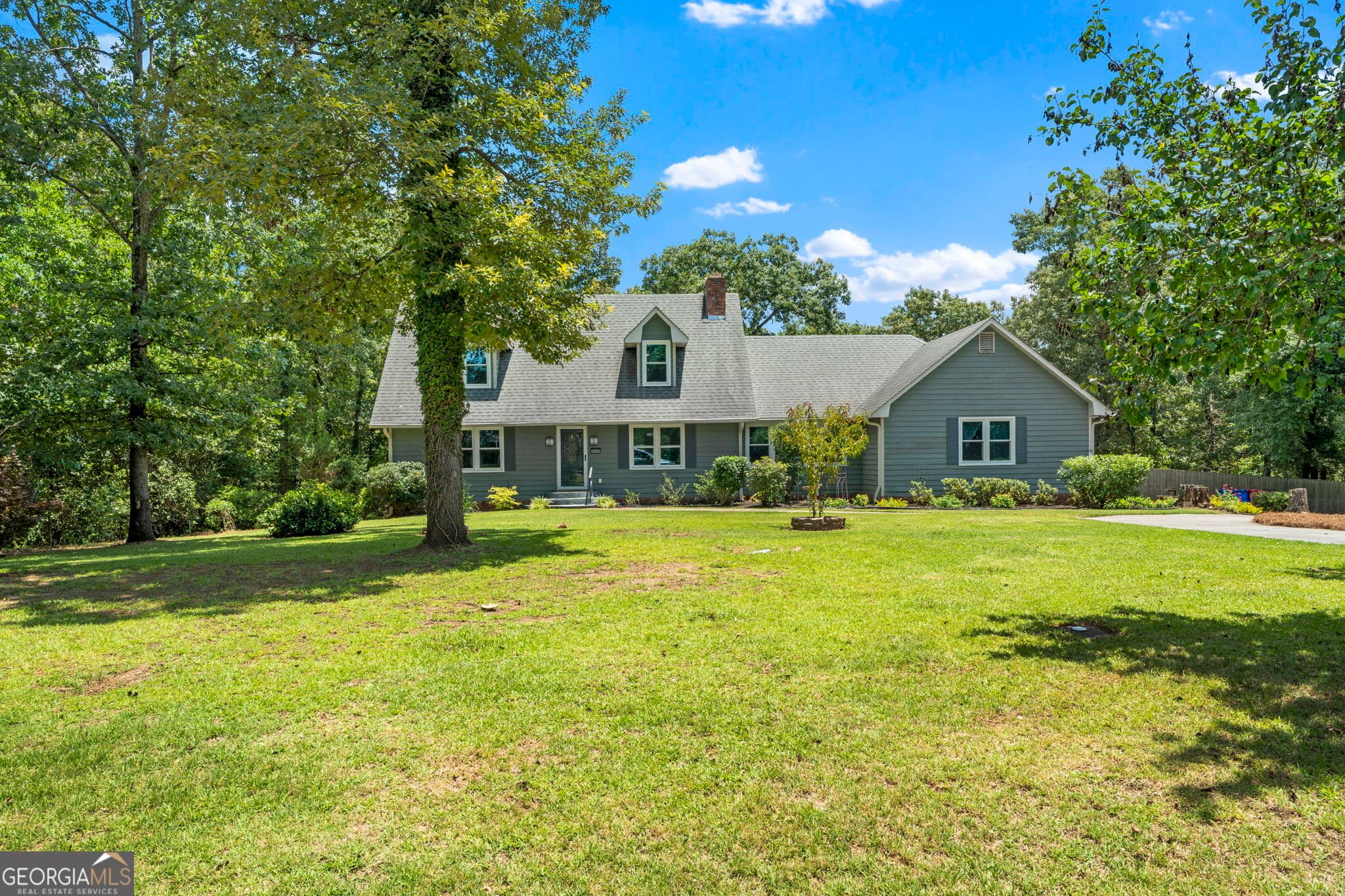 3 bedroom, 2.5 bathroom, 2,508 sq ft single family residence for sale at 6698 Chriswood Drive, Macon, GA 31216 — photo 2