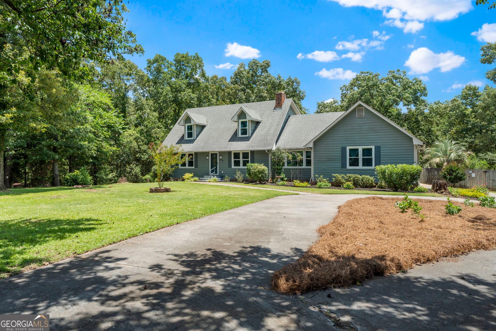 3 bedroom, 2.5 bathroom, 2,508 sq ft single family residence for sale at 6698 Chriswood Drive, Macon, GA 31216 — photo 3