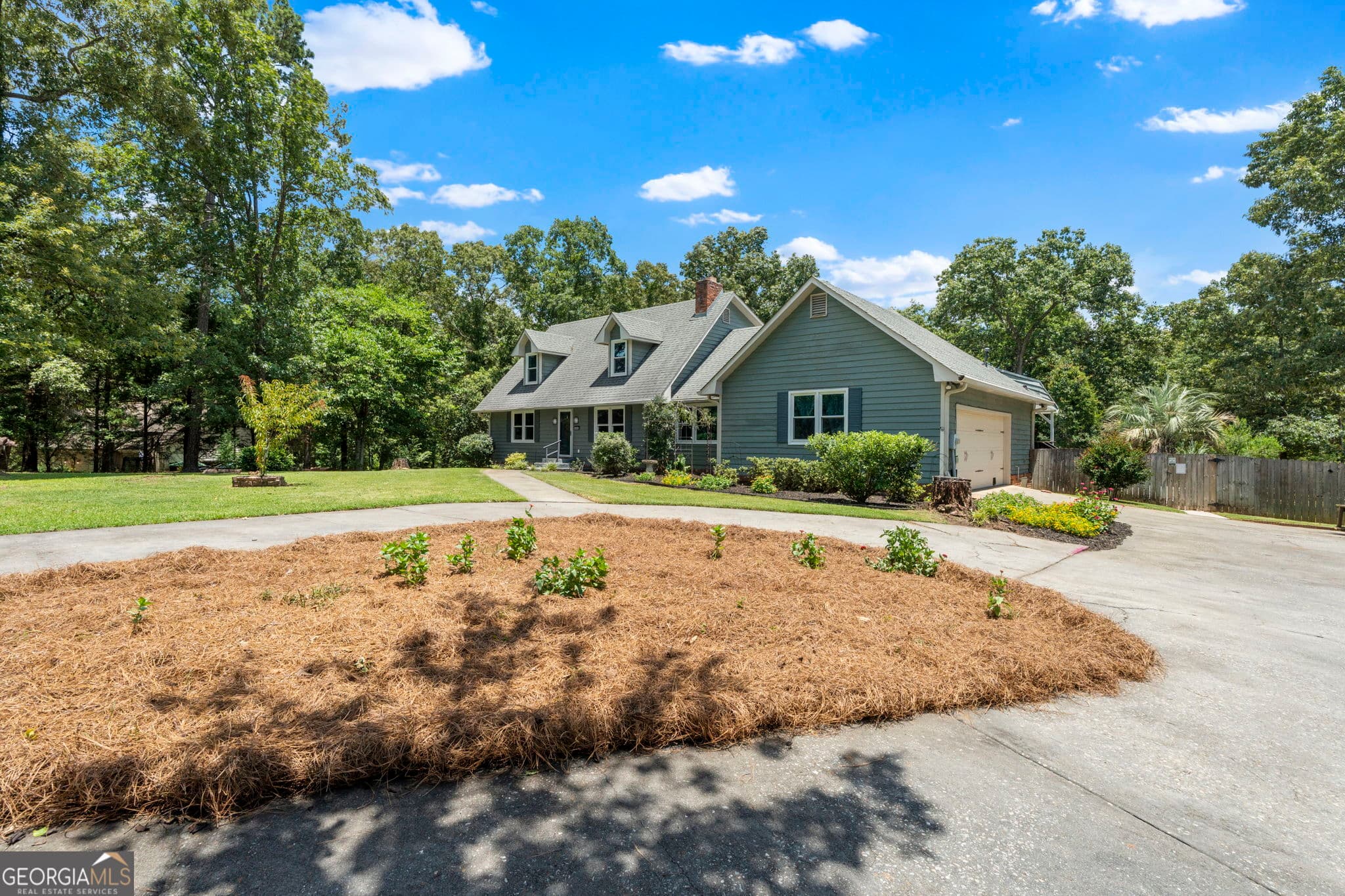 3 bedroom, 2.5 bathroom, 2,508 sq ft single family residence for sale at 6698 Chriswood Drive, Macon, GA 31216 — photo 4