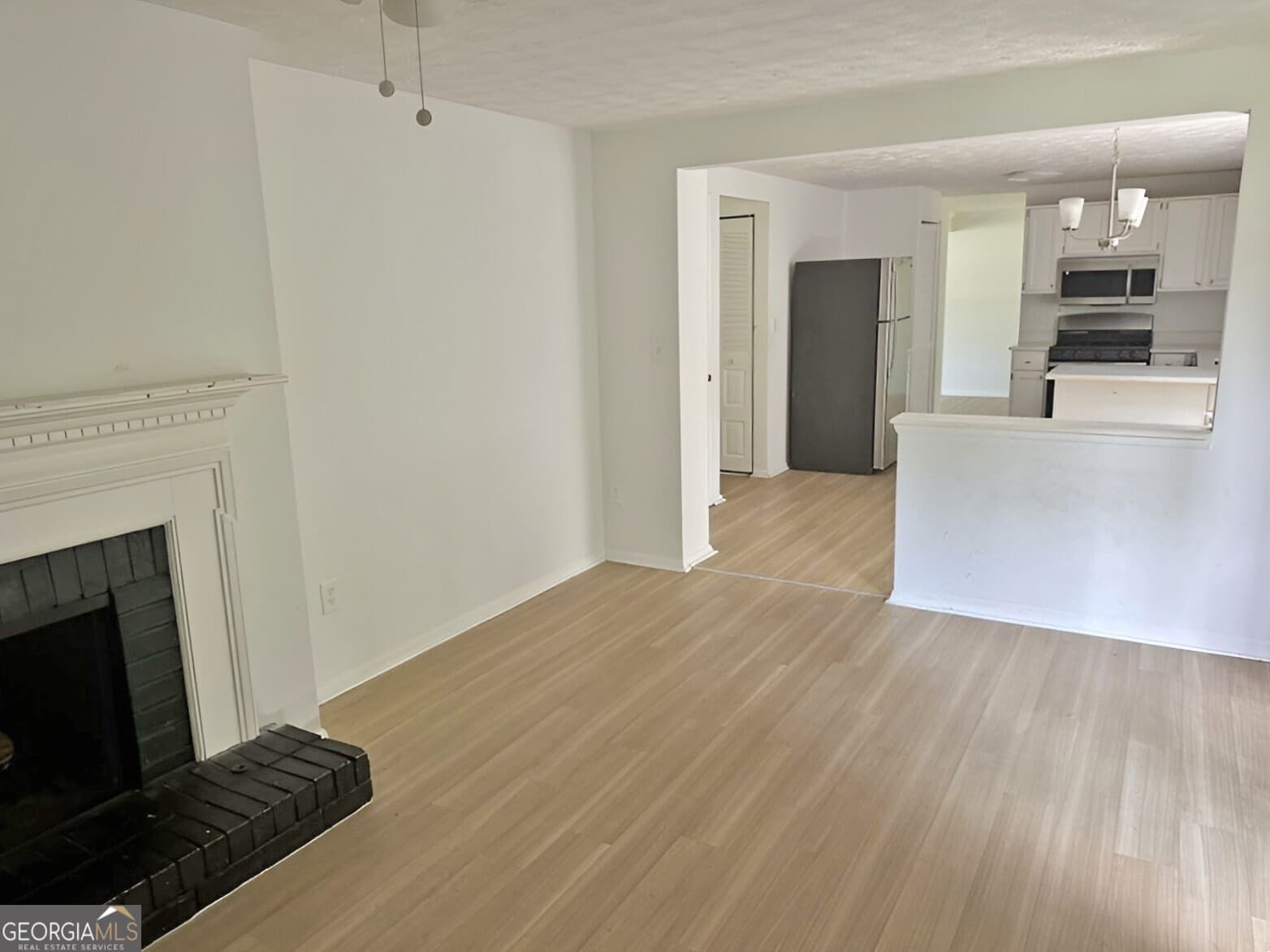 3 bedroom, 2.5 bathroom, 1,799 sq ft single family residence for sale at 1906 Madras Court, Lithonia, GA 30058 — photo 6