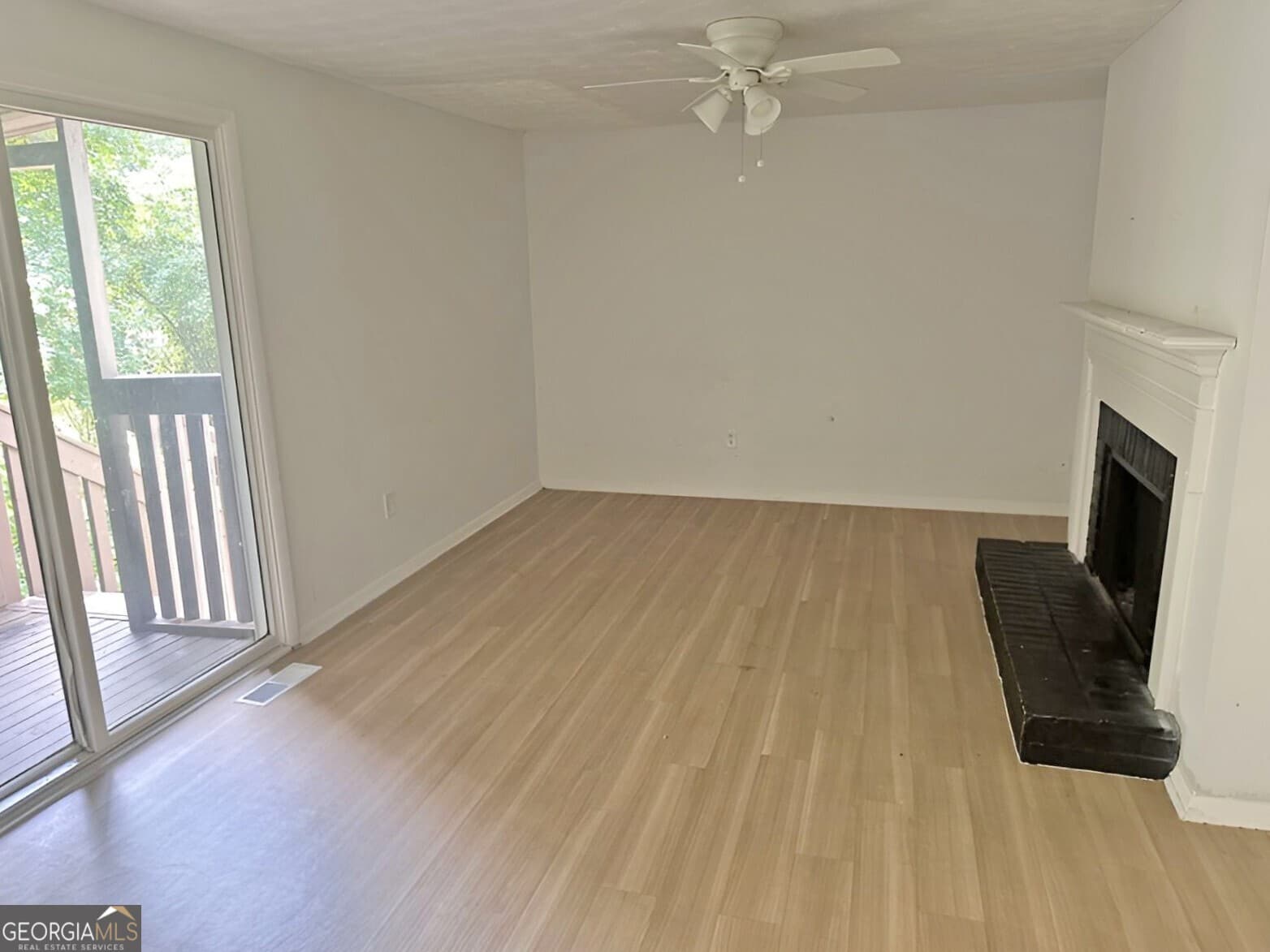 3 bedroom, 2.5 bathroom, 1,799 sq ft single family residence for sale at 1906 Madras Court, Lithonia, GA 30058 — photo 5