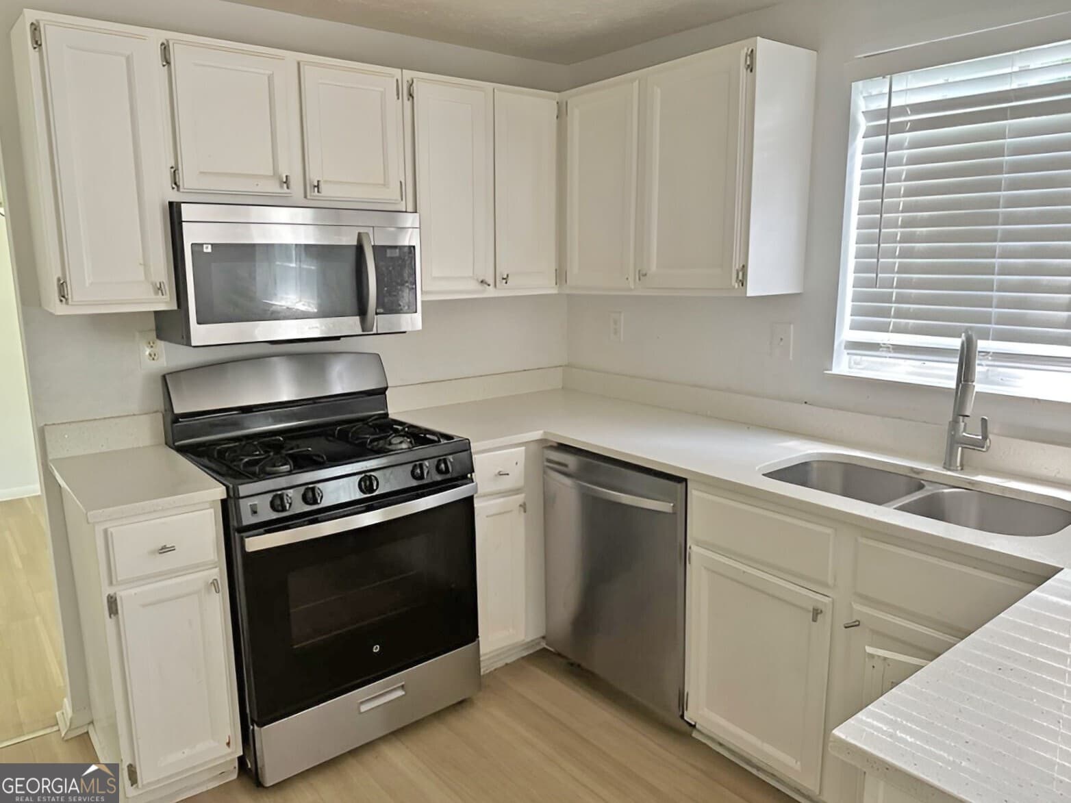 3 bedroom, 2.5 bathroom, 1,799 sq ft single family residence for sale at 1906 Madras Court, Lithonia, GA 30058 — photo 9