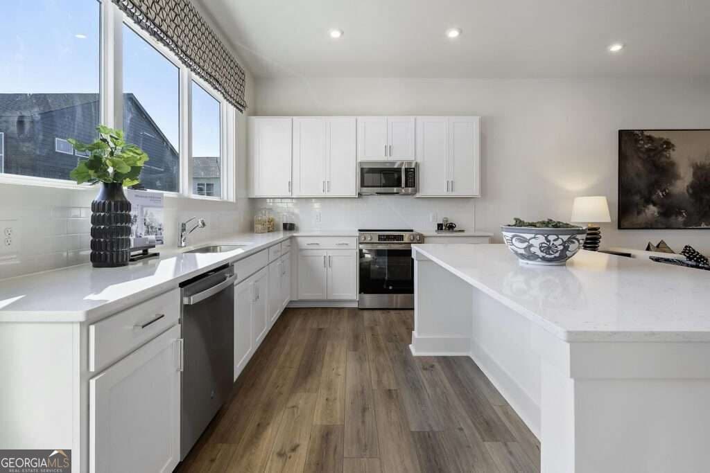 2 bedroom, 2 bathroom townhouse for sale at 1355 Breezy Street 110, Atlanta, GA 30315 — photo 6