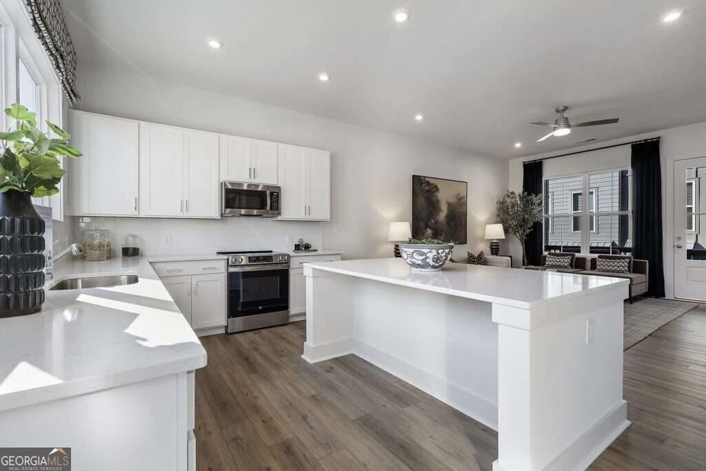 2 bedroom, 2 bathroom townhouse for sale at 1355 Breezy Street 110, Atlanta, GA 30315 — photo 5