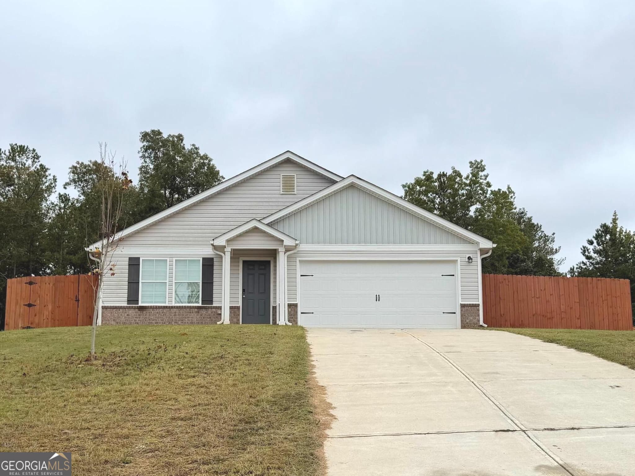 4 bedroom, 2 bathroom, 1,676 sq ft single family residence for sale at 100 Red Oak Drive, Barnesville, GA 30204 — photo 2