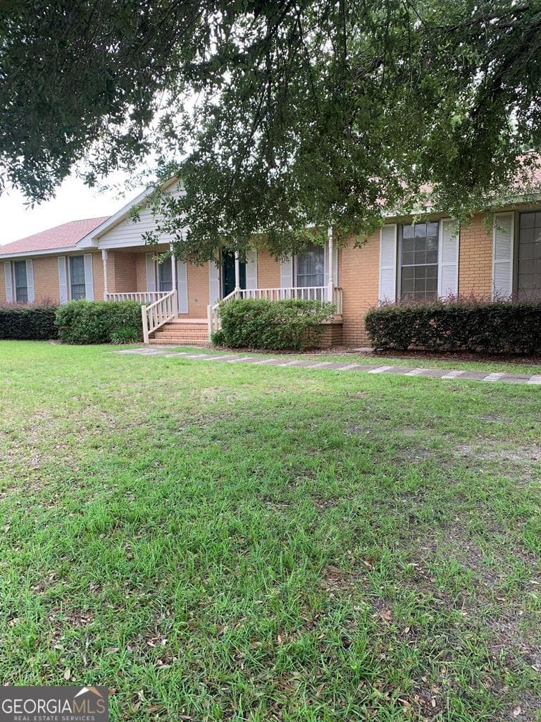 3 bedroom, 2 bathroom, 1,400 sq ft single family residence sold at 481 W Oglethorpe, Lyons, GA 30436