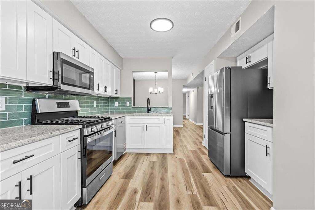 3 bedroom, 2 bathroom, 1,597 sq ft condominium for sale at 9462 Cypress Lane, Jonesboro, GA 30238 — photo 7